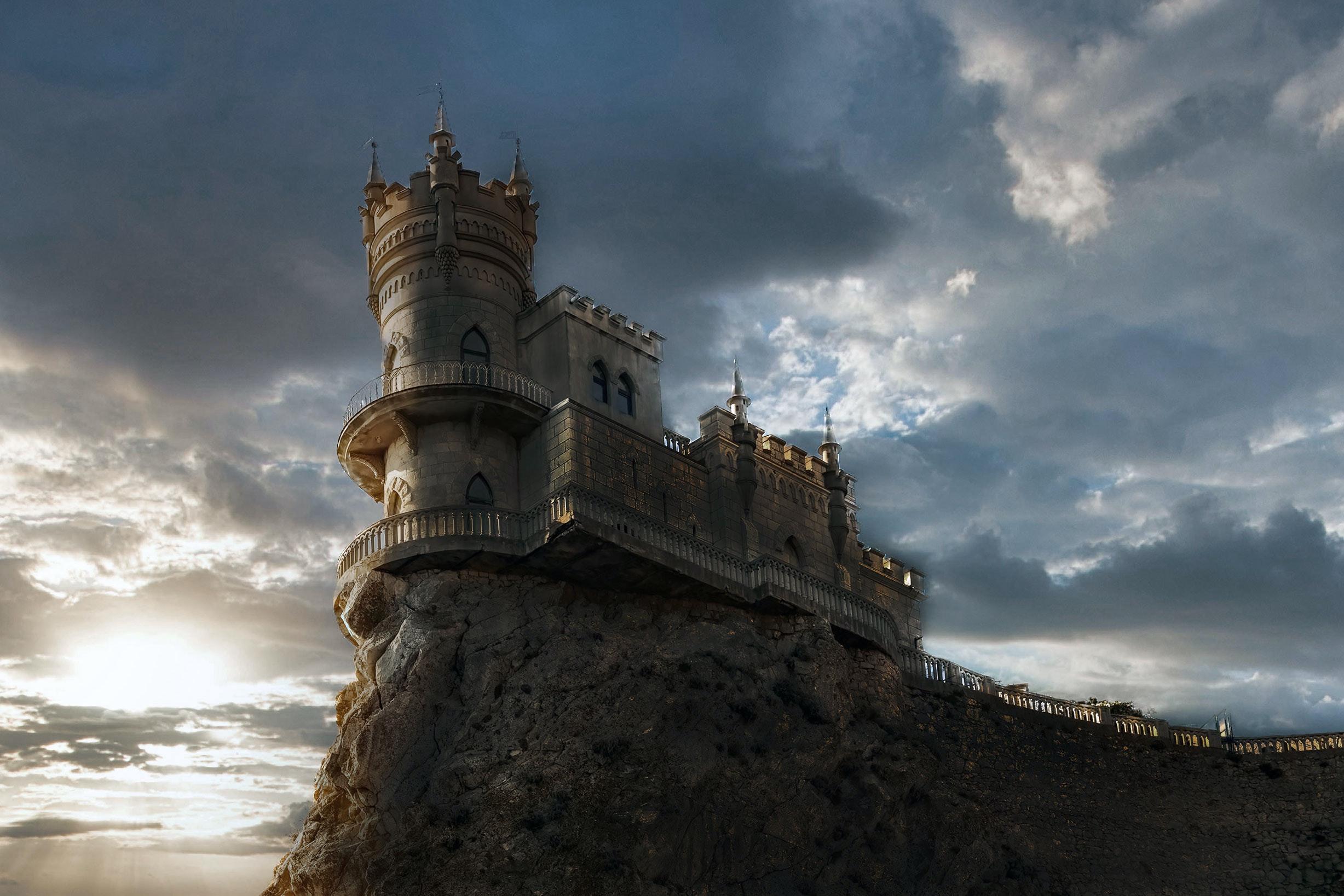 2455x1637 Old castle on rocky cliff · Free