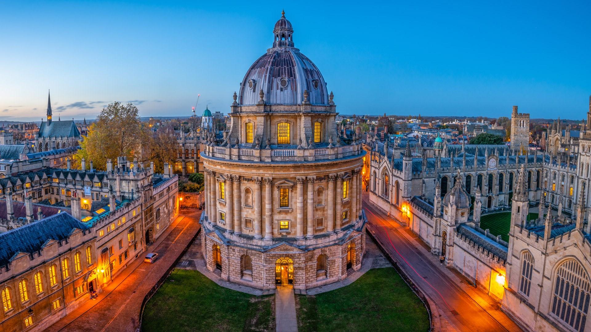 1920x1080 Evening view of Radcliffe Camera in Oxford University, England, UK. Windows 10 Spotlight Image