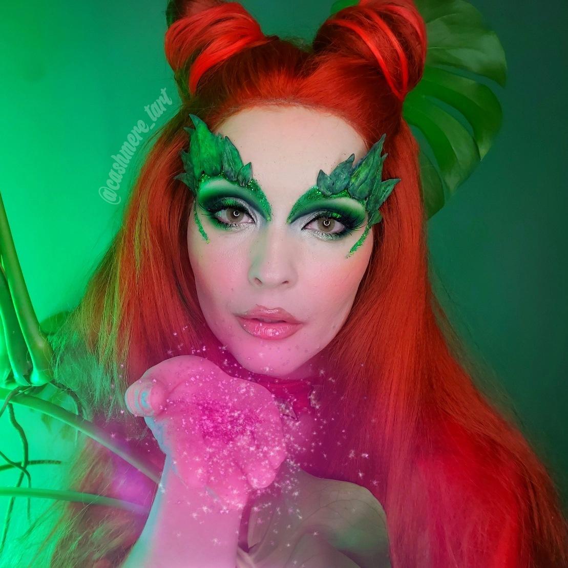 1109x1109 Uma Thurman Era Poison Ivy