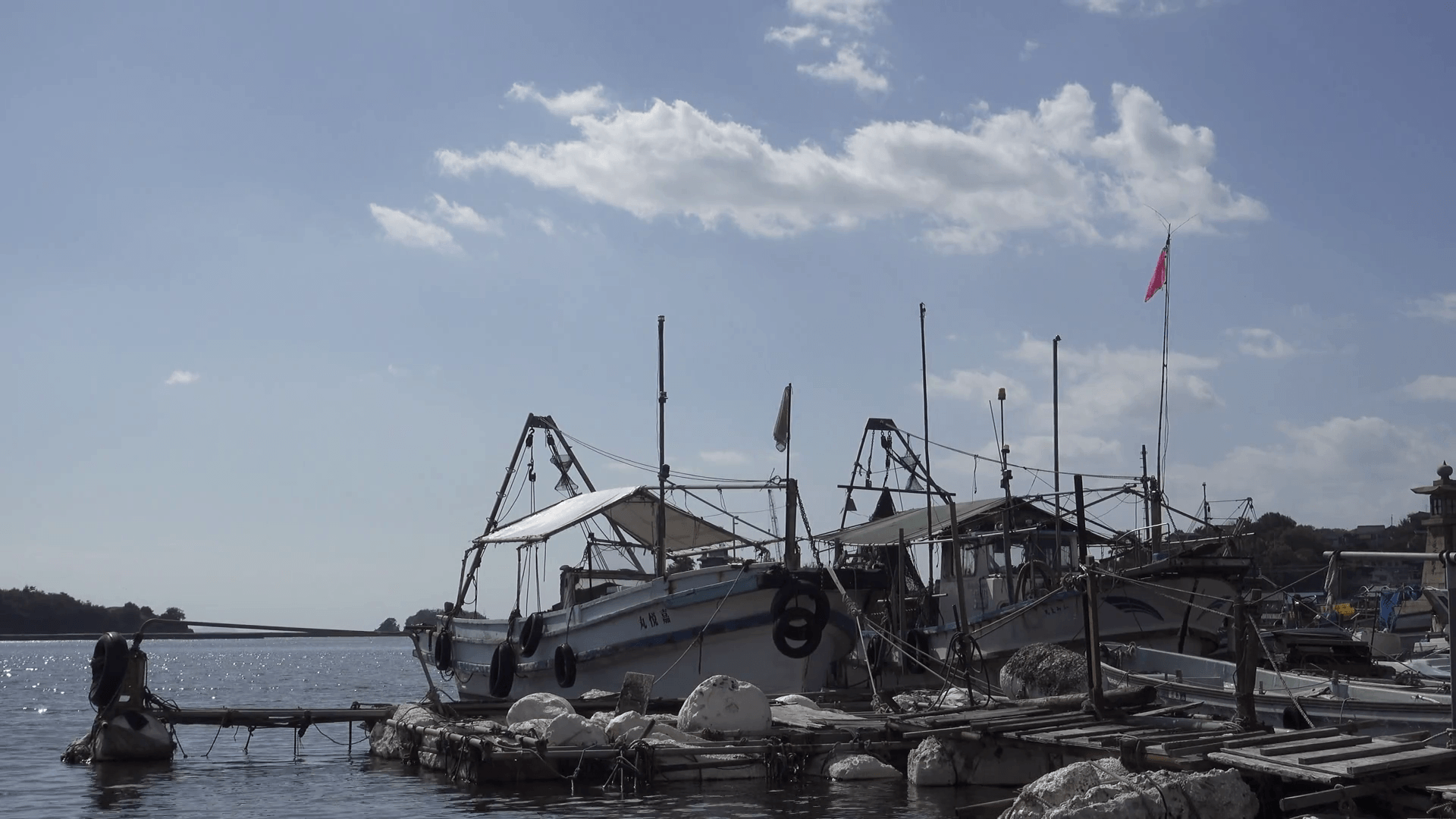 1920x1080 Fishing boats docked at the village port of Tomonoura in Hiroshima