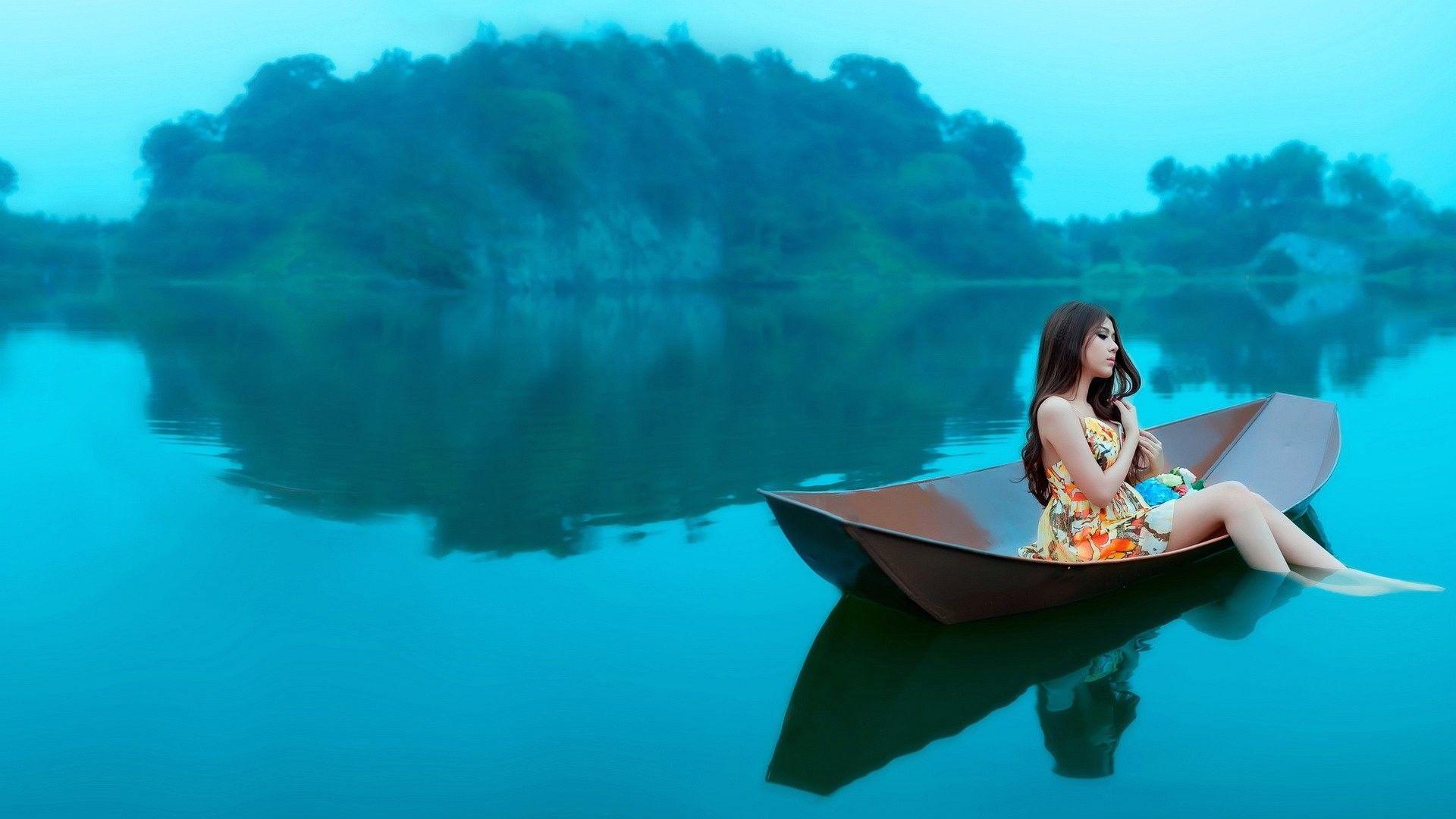 1920x1080 Woman on Boats Wallpaper