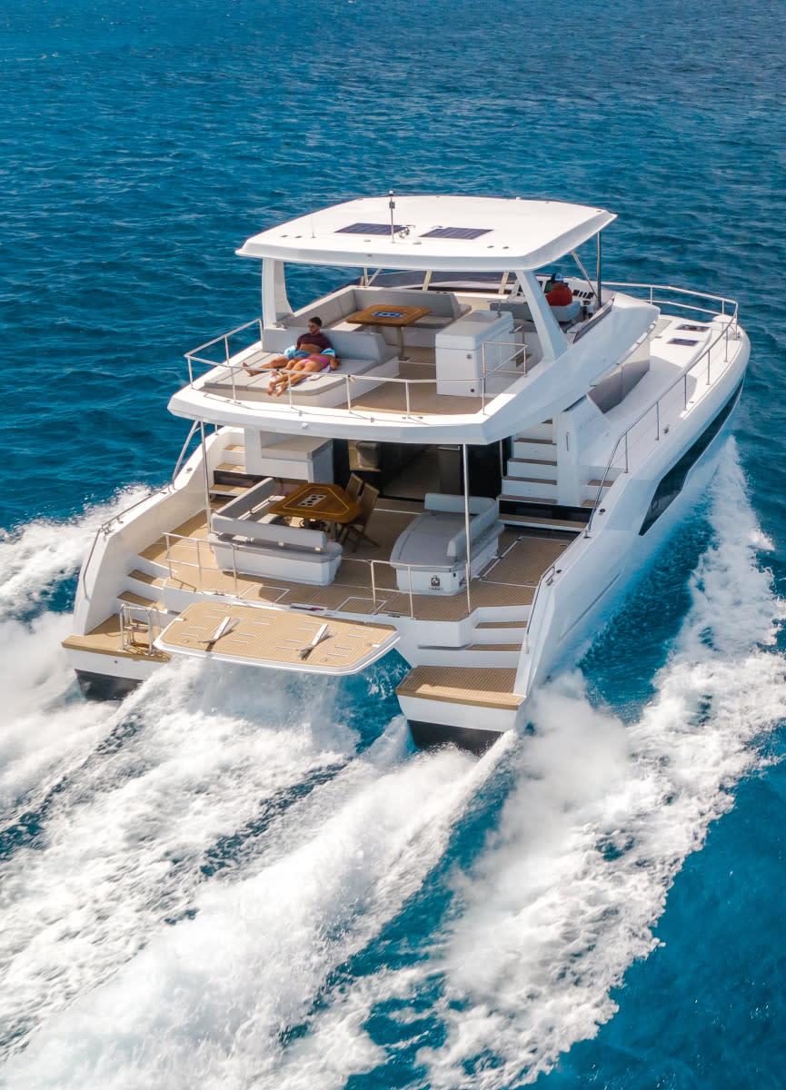 865x1200 Chris Caswell Examines the Leopard 53 Powercat