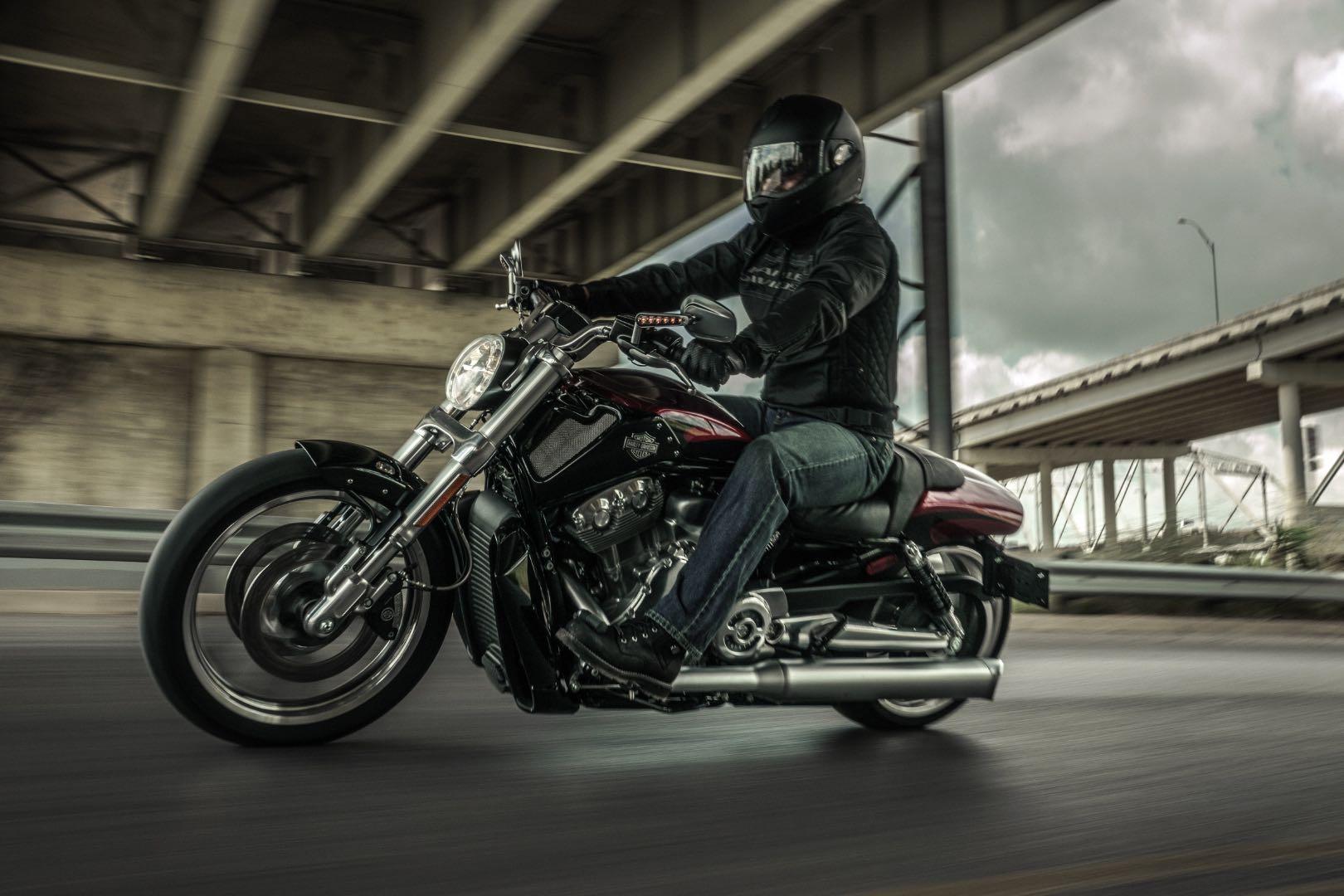 1620x1080 Harley Davidson V Rod Muscle Buyer's Guide. Specs & Price