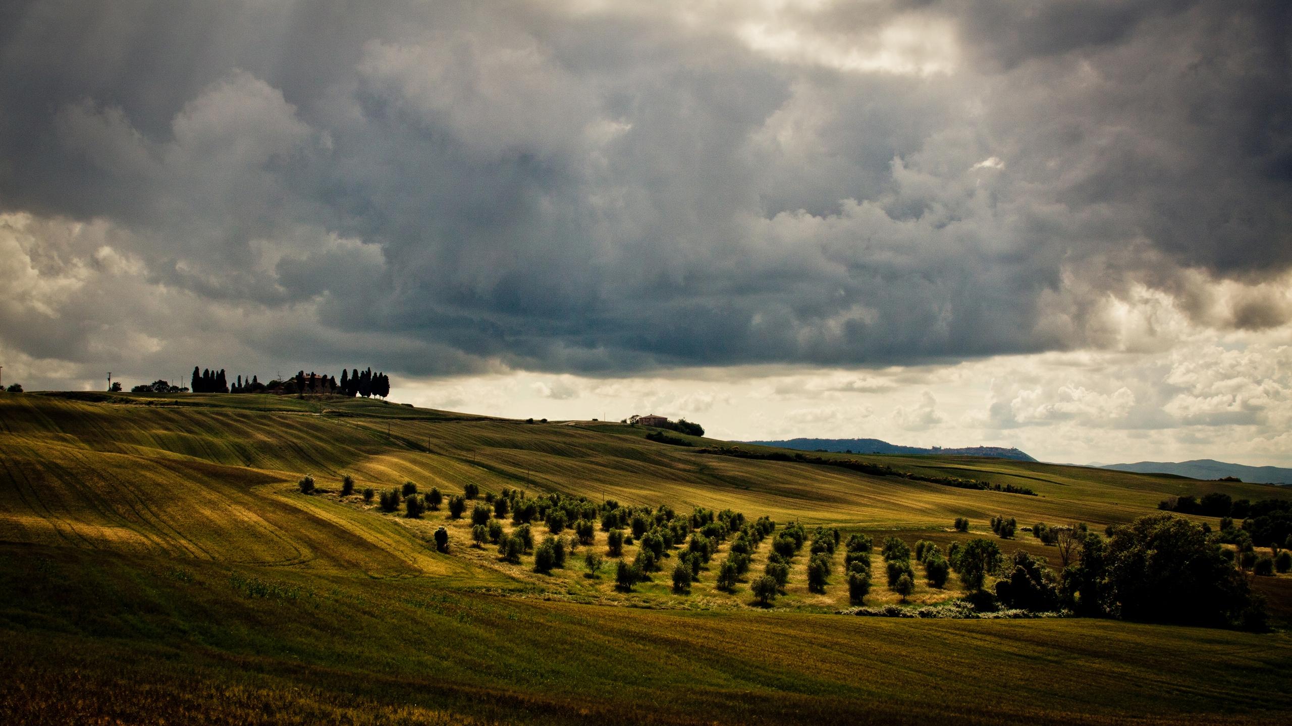 2560x1440 Tuscany Landscape