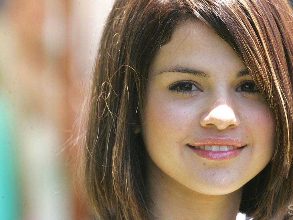 1024x768 Beautiful Selena Gomez wallpaper in 1024x768 resolution