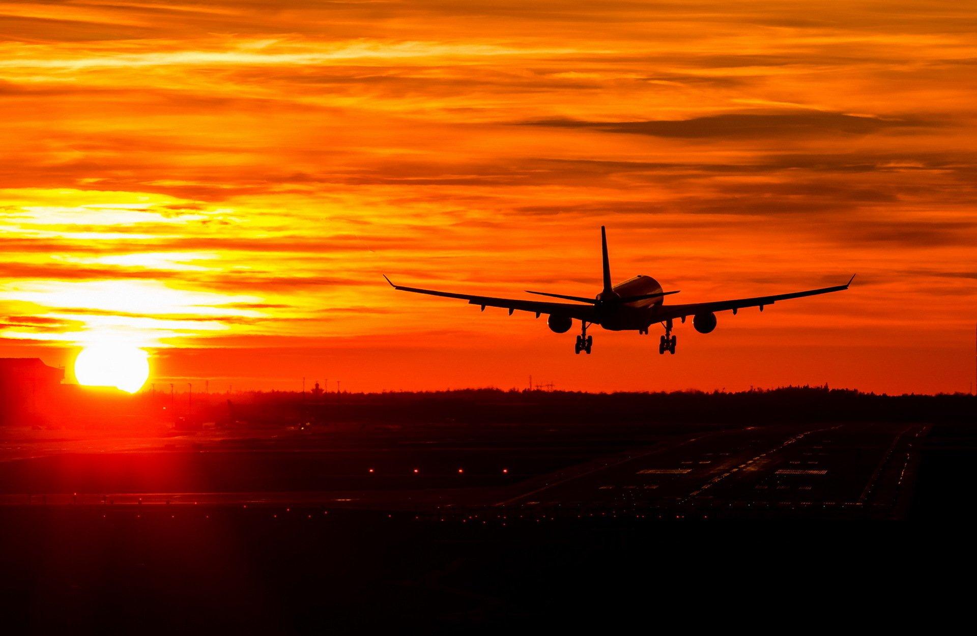 1920x1250 Helsinki Airport, Finnair Airbus A330 300 OH LTU Arriving From Bangkok As AY89. HD Wallpaper
