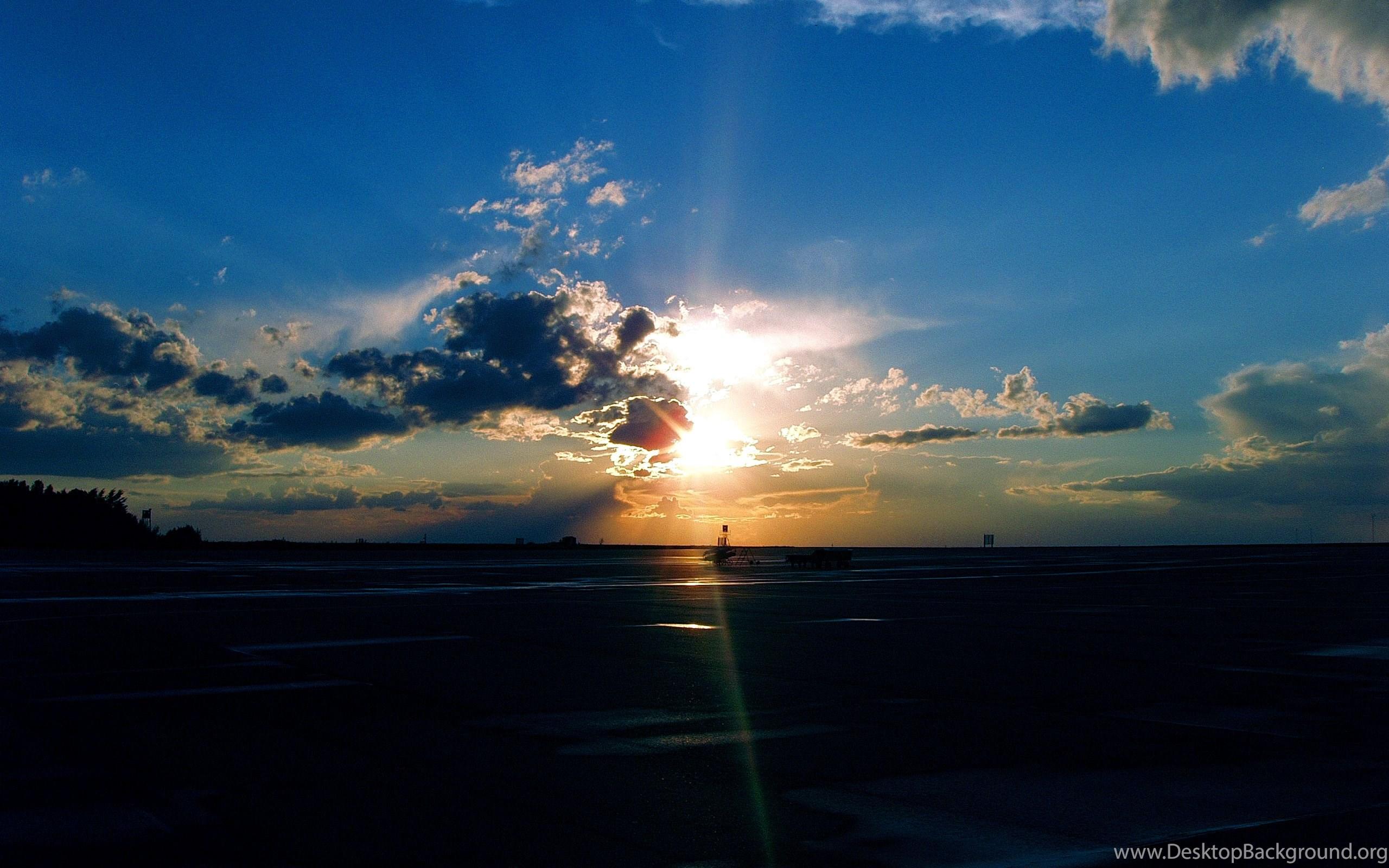 2560x1600 Airport Sunset Wallpaper Desktop Background