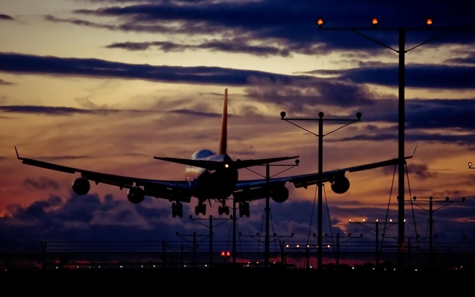 1920x1200 Free Airport Wallpaper