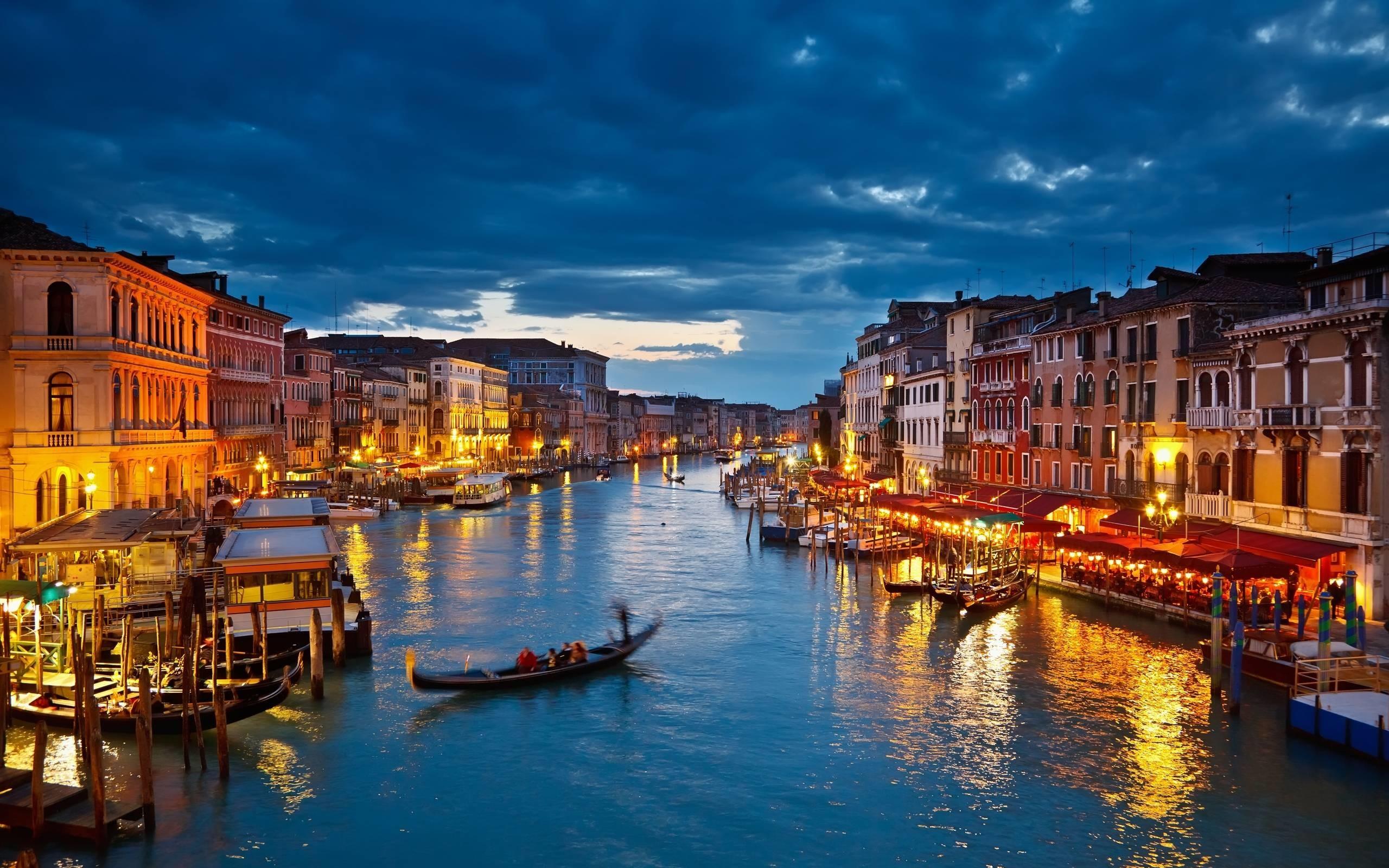 2560x1600 Venice Italy Beach Wallpaper
