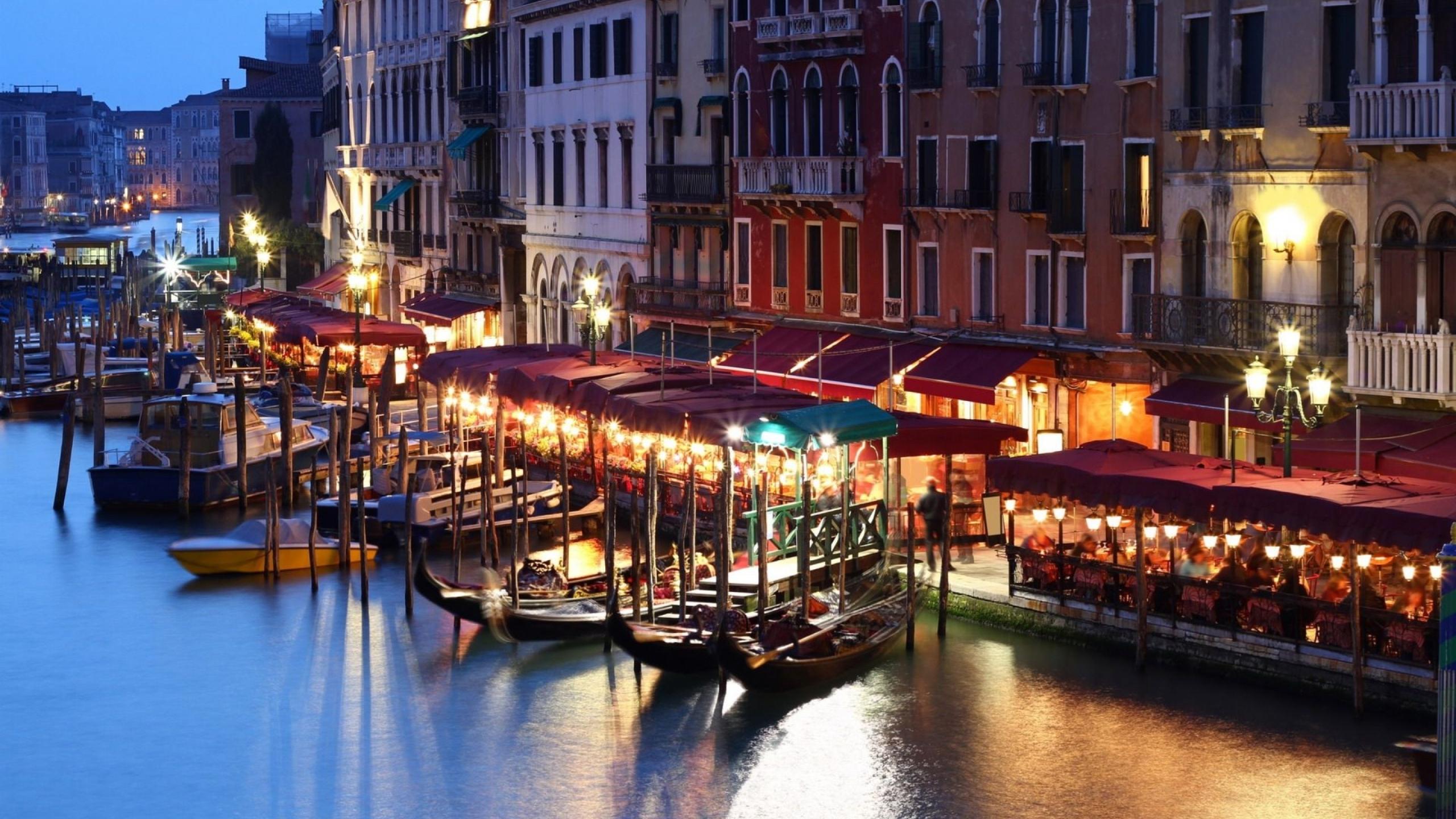 2560x1440 Italy Street Wallpaper