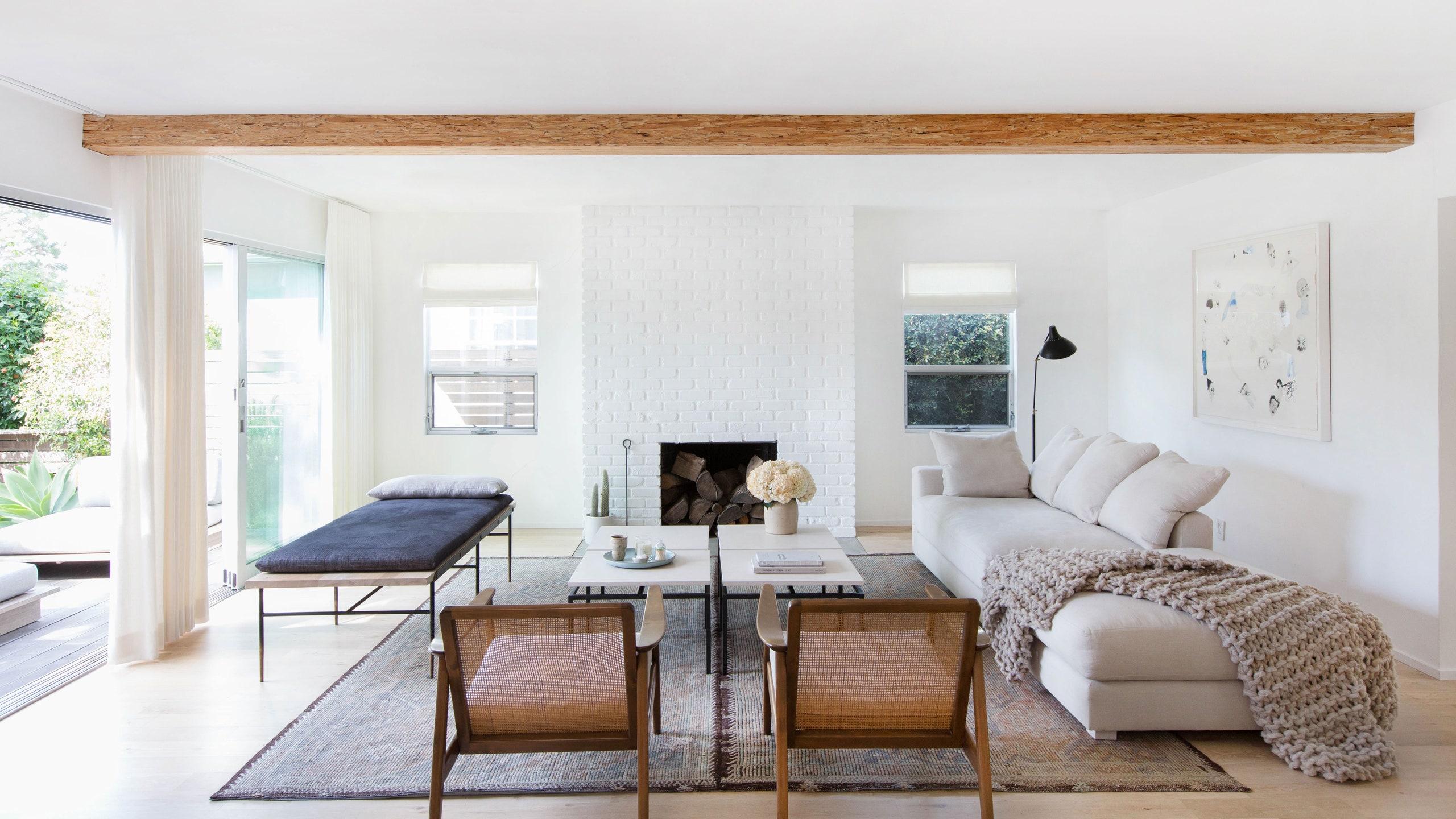 2560x1440 A Bright Venice Beach Bungalow Gets A Grown Up Look
