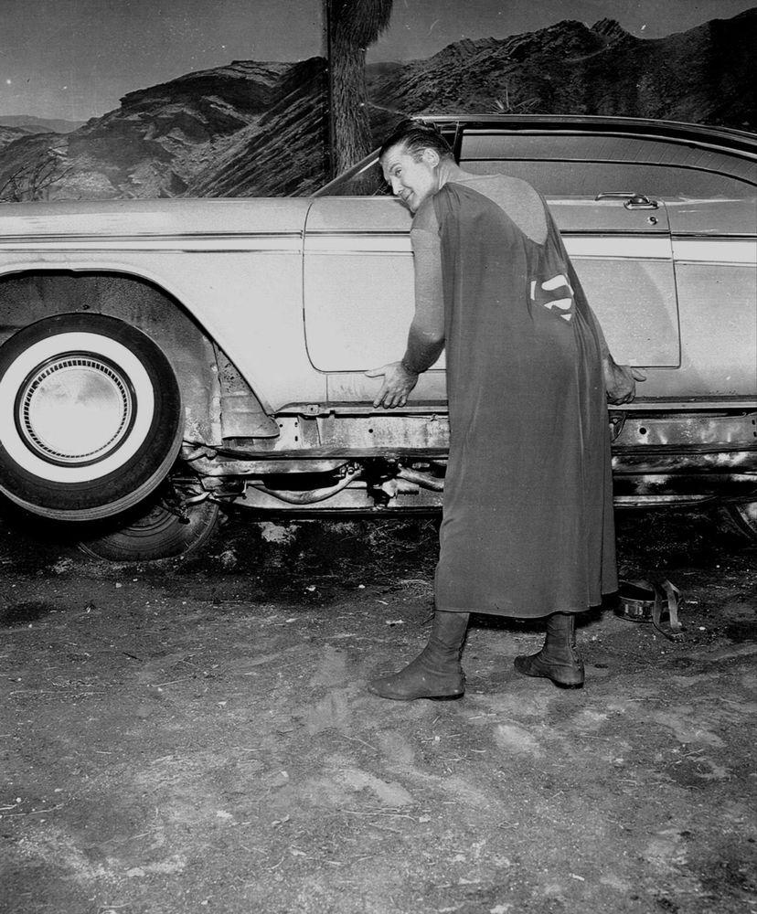 828x1000 RARE STILL SUPERMAN GEORGE REEVES FILMING. Superman comic books, George reeves, Superman photo