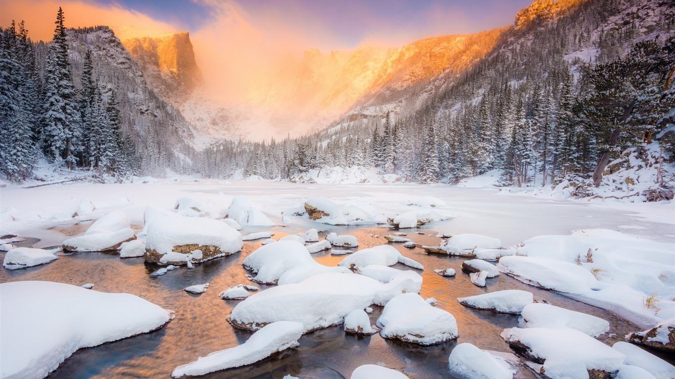 1366x768 Winter first snow landscape HD wallpaper 04
