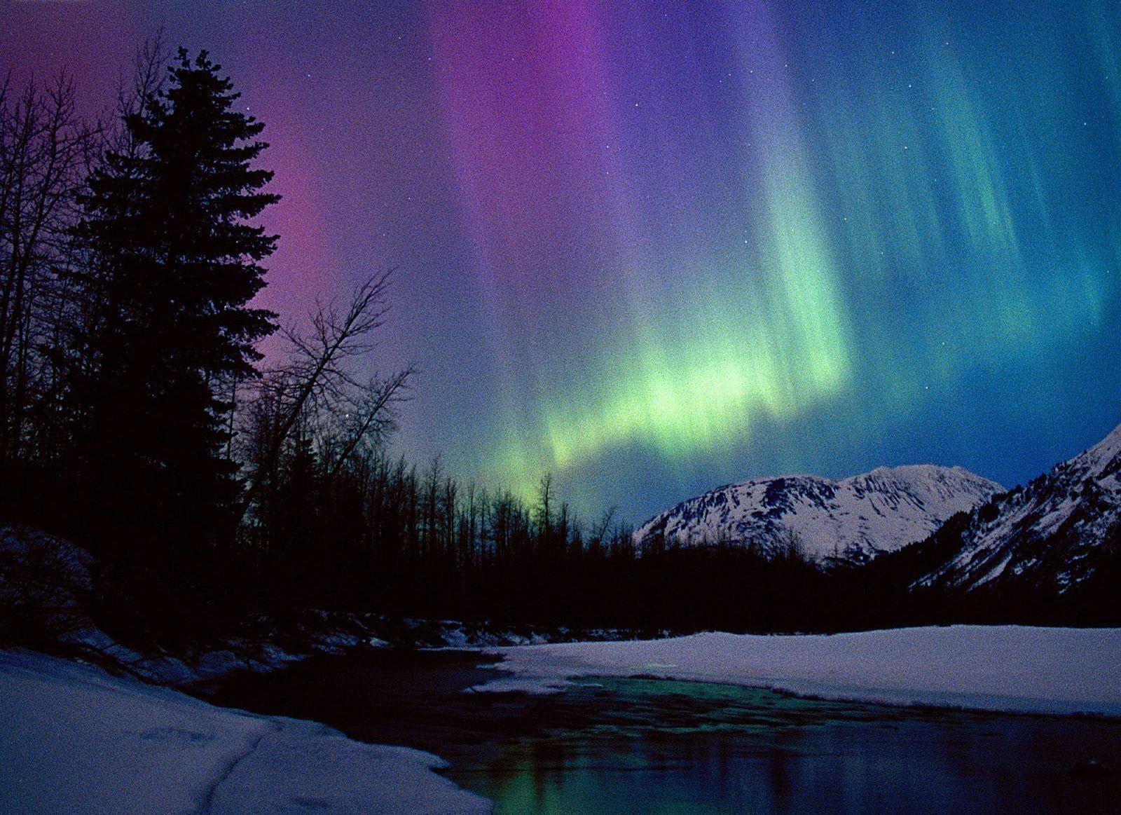 1600x1163 Summer Northern Lights Wallpaper