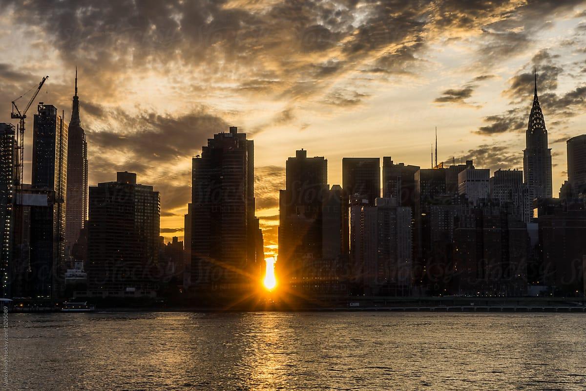 1200x800 Manhattanhenge Over East River