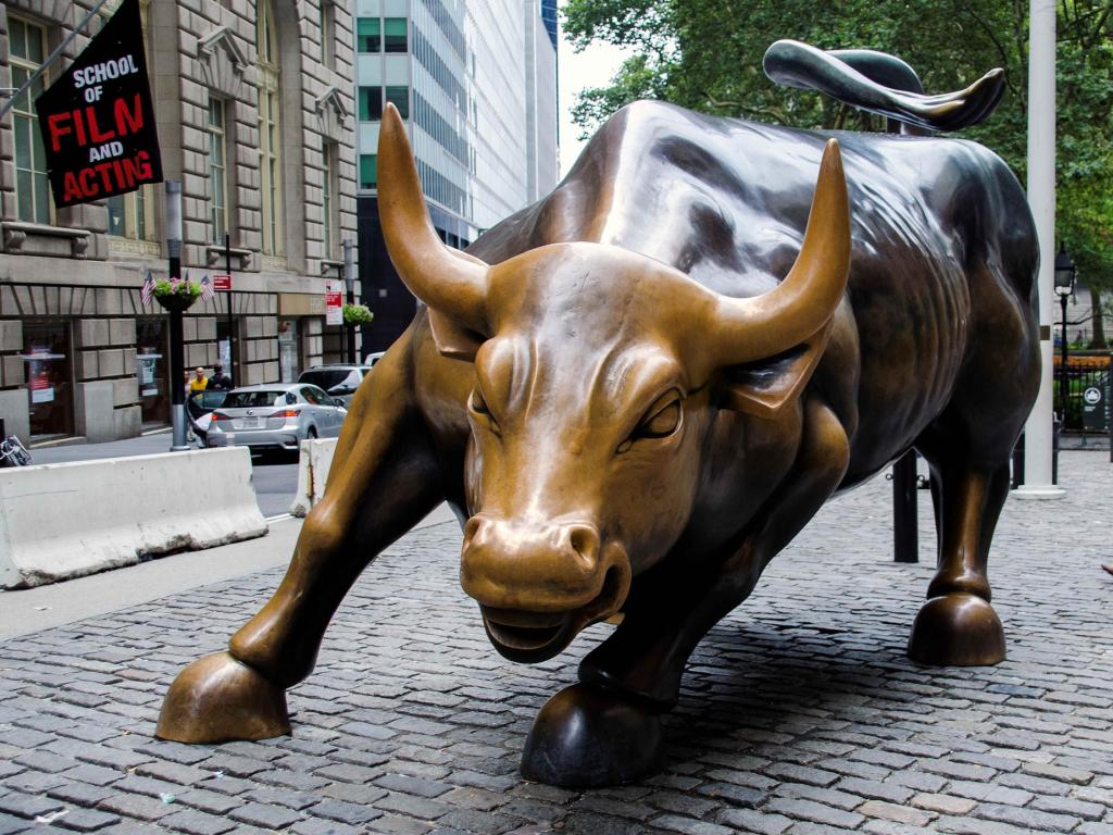 1024x768 wallpaper forex bull bullish charging bull raging bull sculpture stock market - 看線圖輕鬆賺外匯