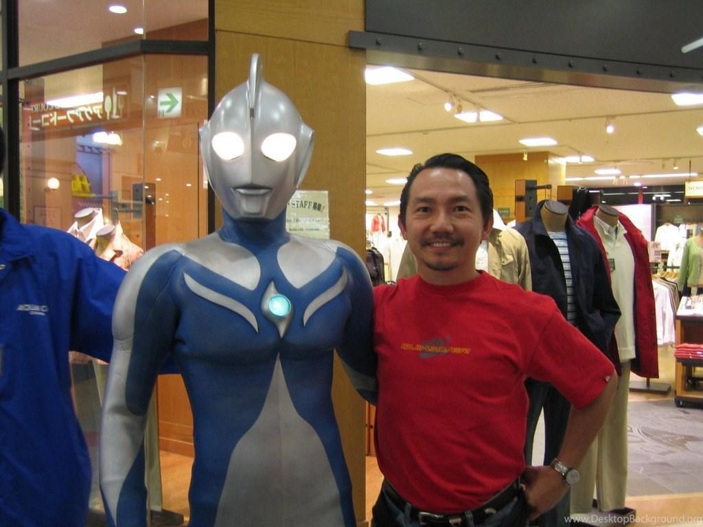 1024x768 Panoramio Photo Of Odaiba Toys R Us Ultraman Cosmos N Pineapple Desktop Background