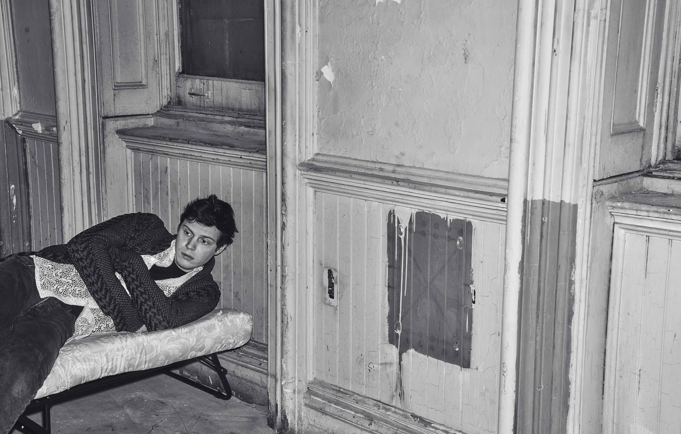 1332x850 Wallpaper actor, black and white, Hero, photohoot, Evan Peters, Evan Peters, Chris Colls image for desktop, section мужчины