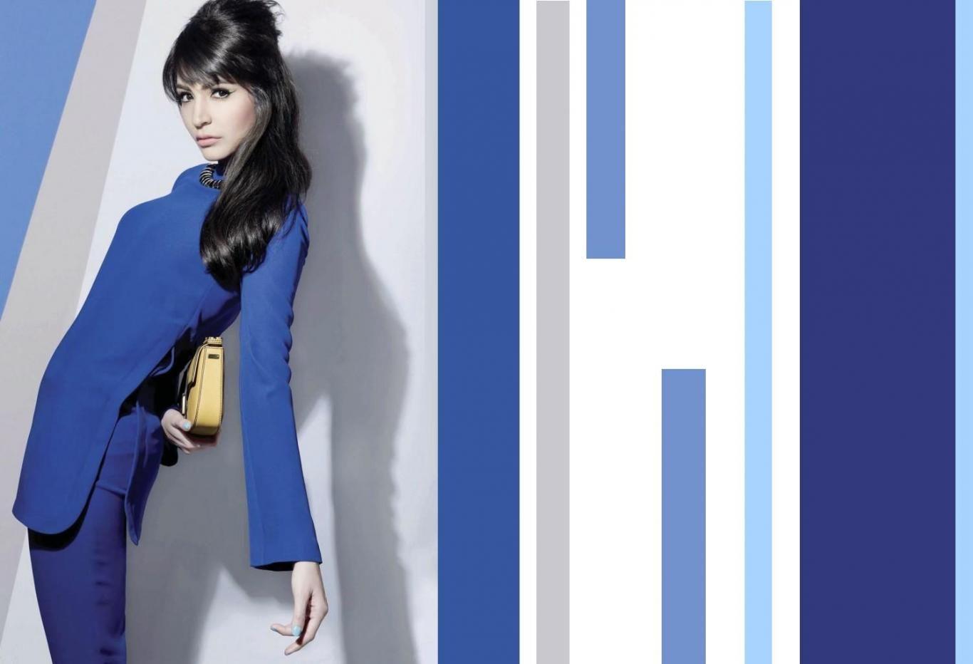 1366x932 Download Dazzling Anushka Sharma Wallpaper HD FREE