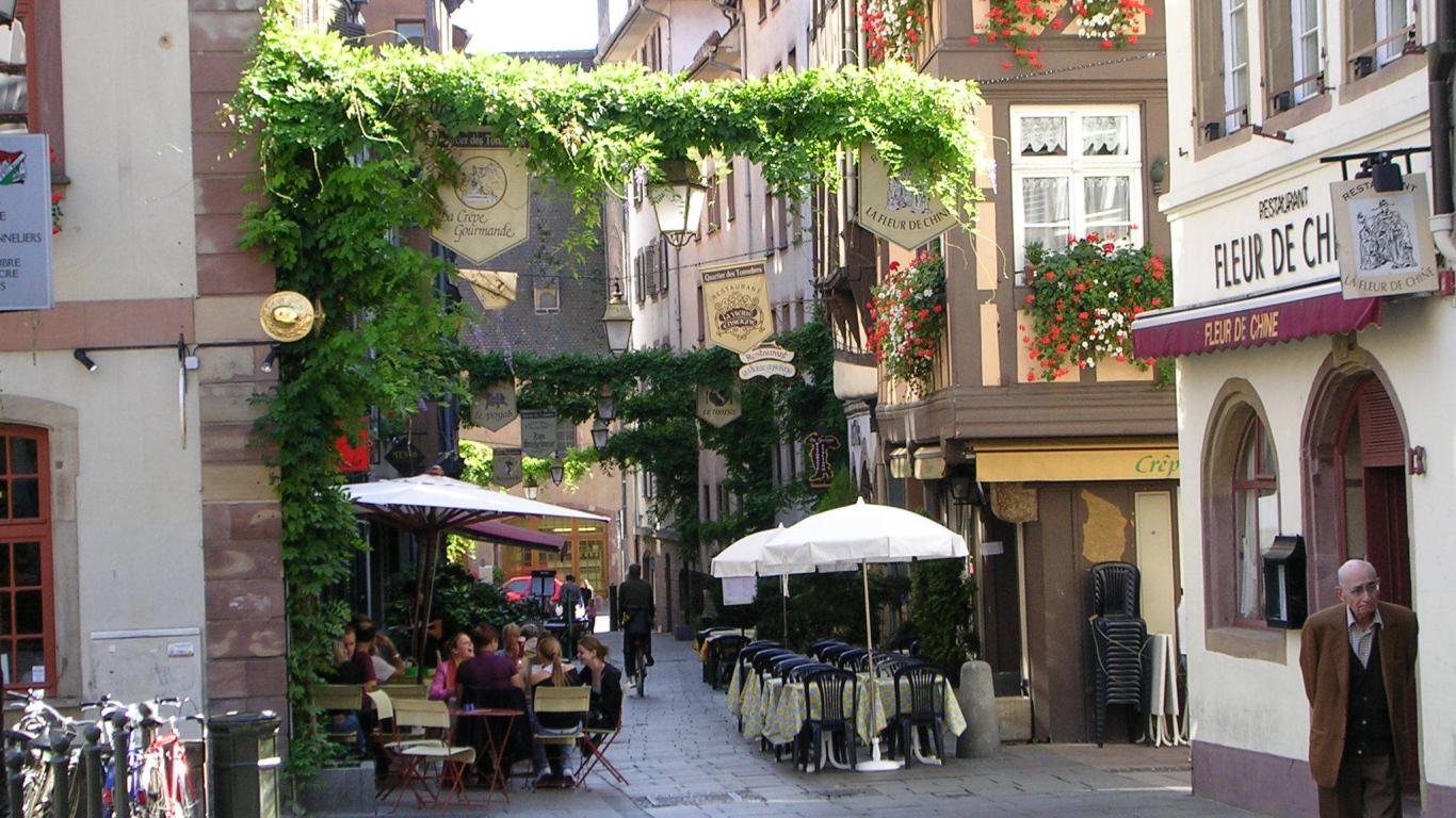 1366x768 Street cafe in Strasbourg, France Desktop wallpaper 1366x768