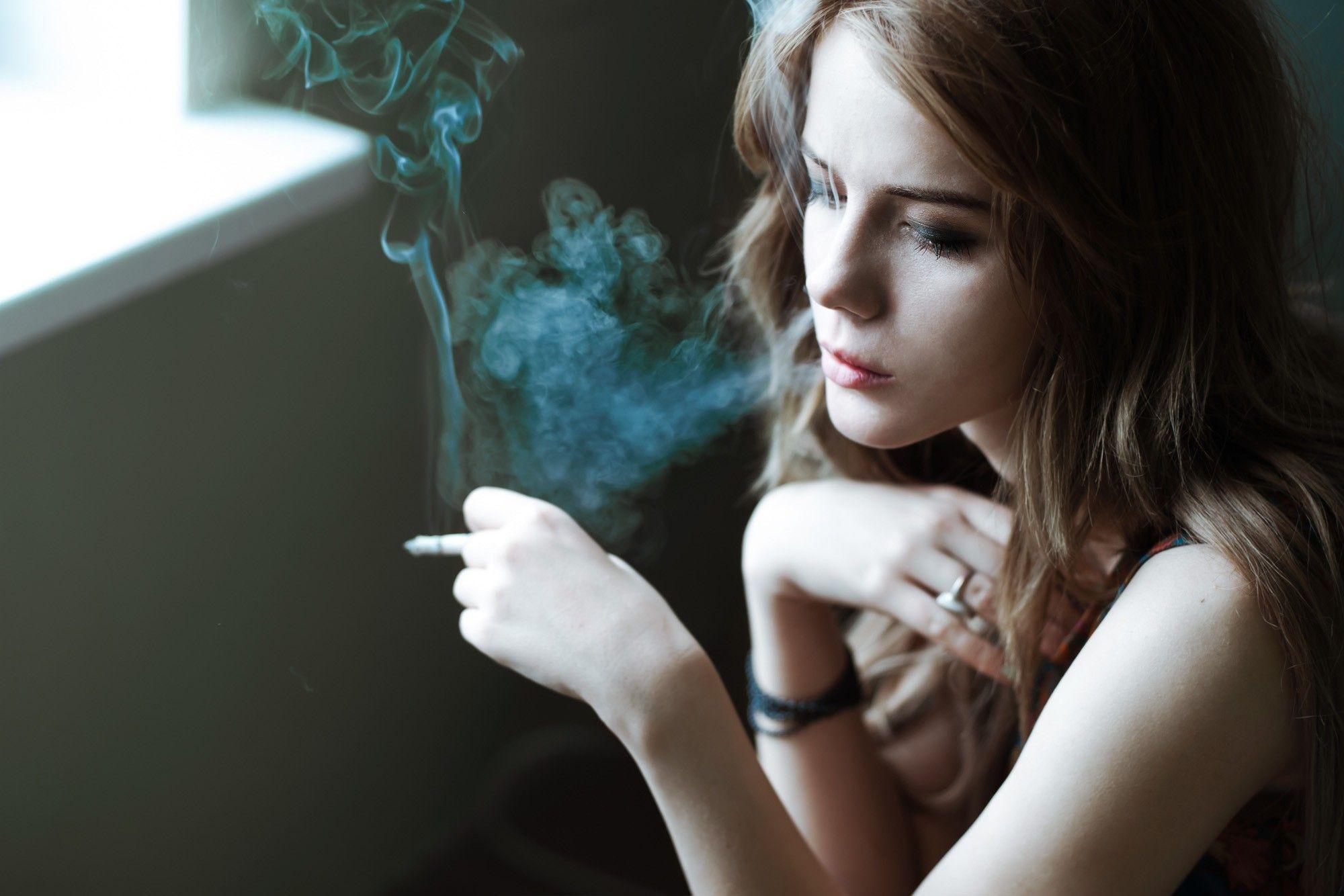 2000x1334 Women Smoking Cigarettes HD Wallpaper