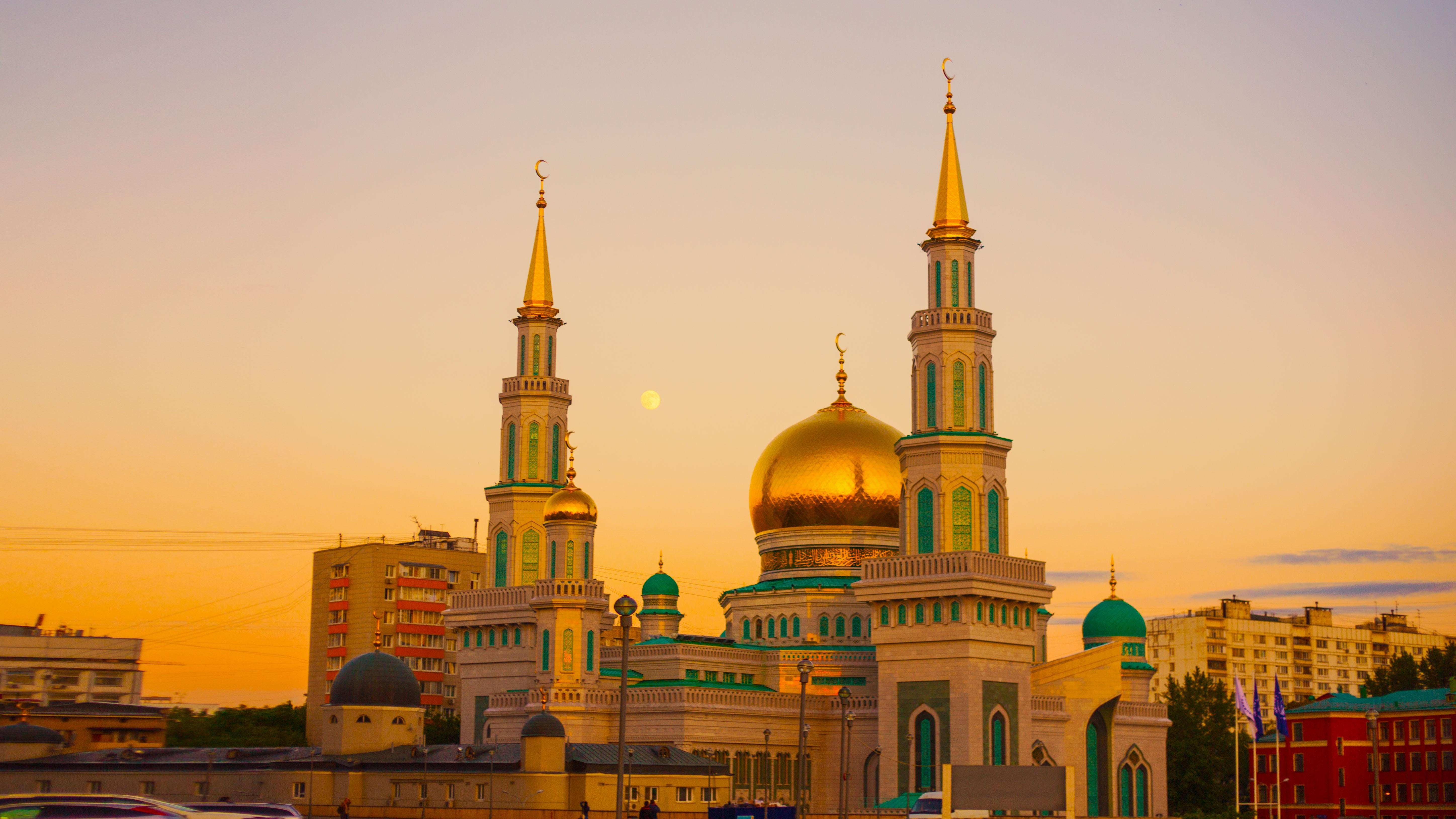 5791x3257 Gold Mosque during Sunset · Free