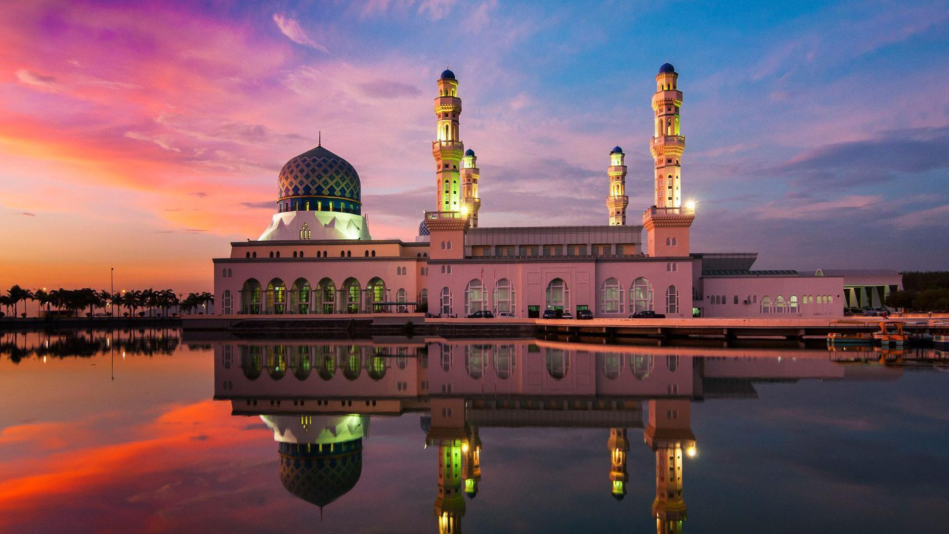 Восточная малайзия. Мечеть кота Кинабалу. Кота Кинабалу Сабах. Национальная мечеть Масджид Малайзия. Кота-Кинабалу Малайзия.
