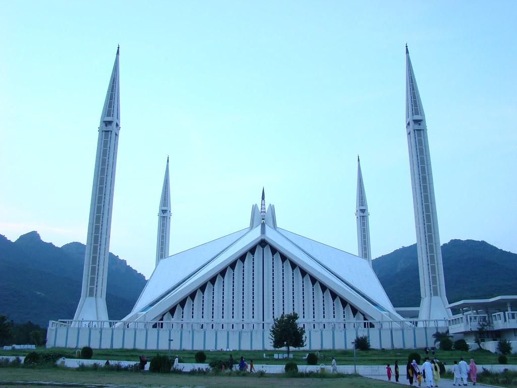 1024x768 Faisal Mosque. The Shah Faisal Masji