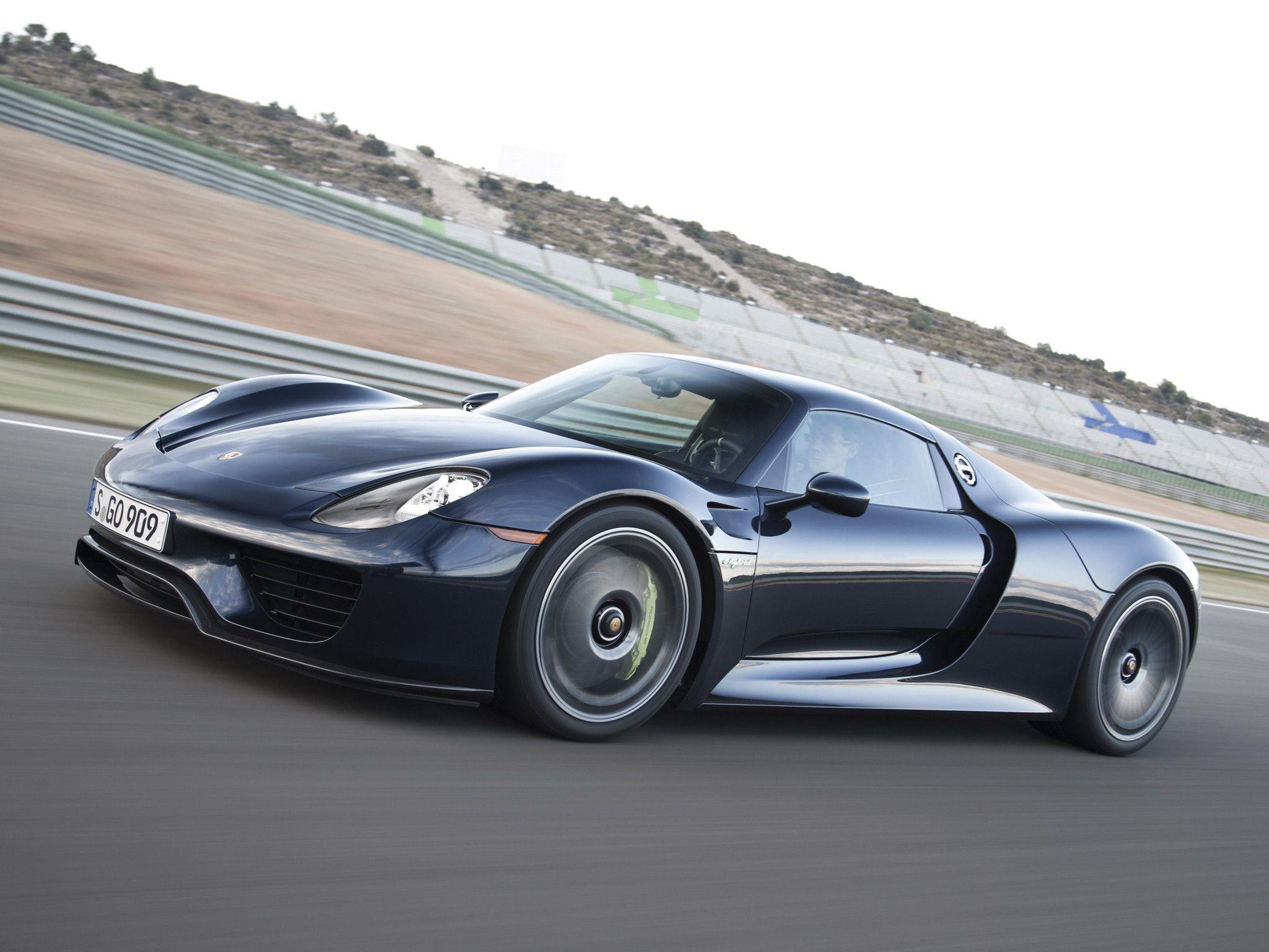2048x1536 Porsche 918 Wallpaper