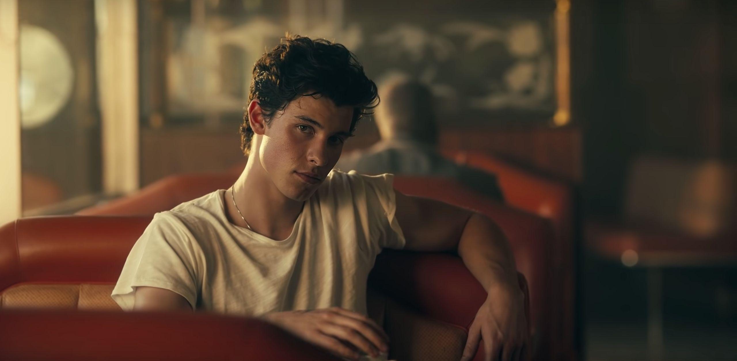 2560x1255 Shawn Mendes PC Wallpaper