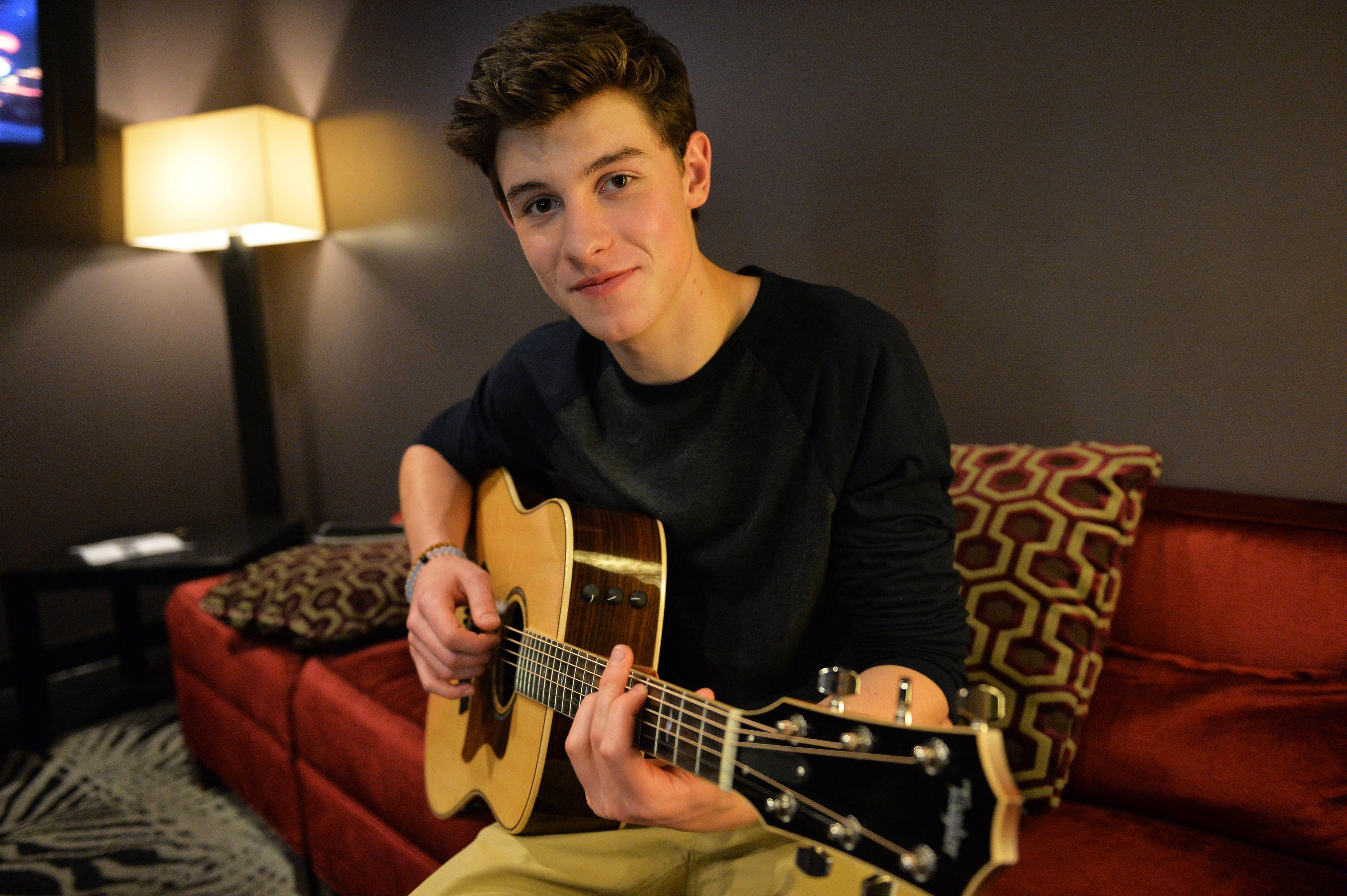 4928x3280 Shawn Mendes Wallpaper