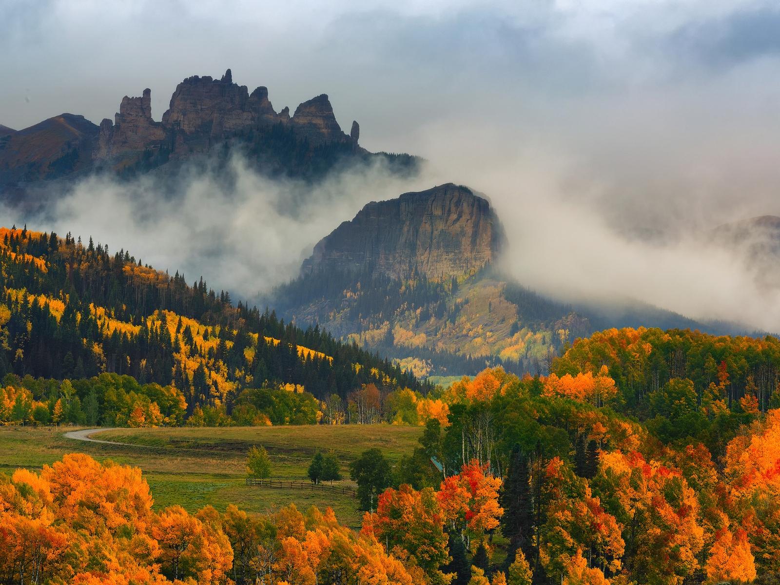 1600x1200 Autumn Colors in Colorado HD Wallpaper