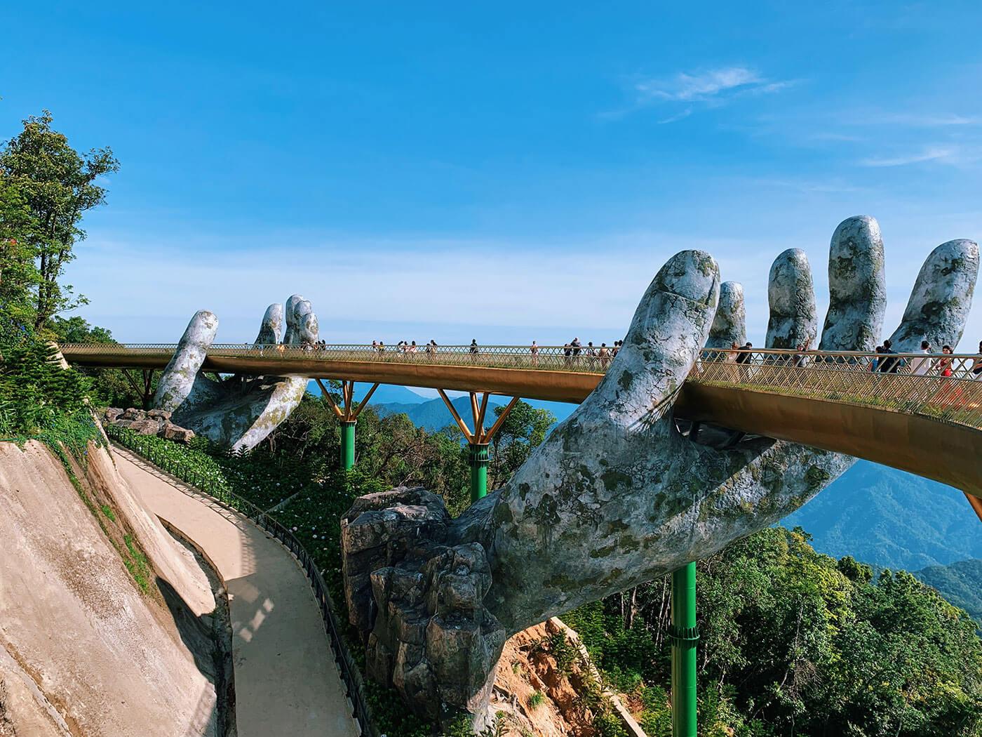 1400x1050 Visiting Vietnam's Golden Giant Hand Bridge in Ba Na Hills Eat World