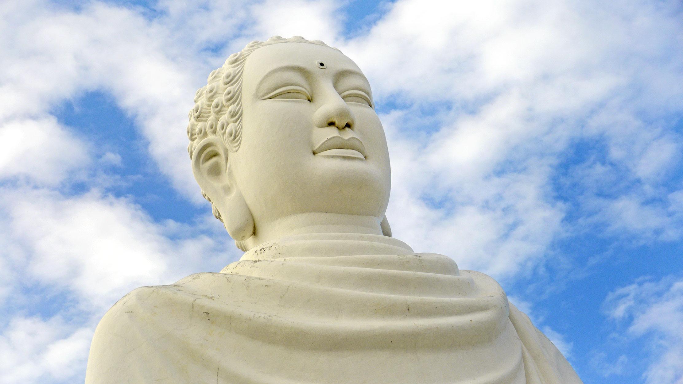 2225x1252 Buddha. Photo HD
