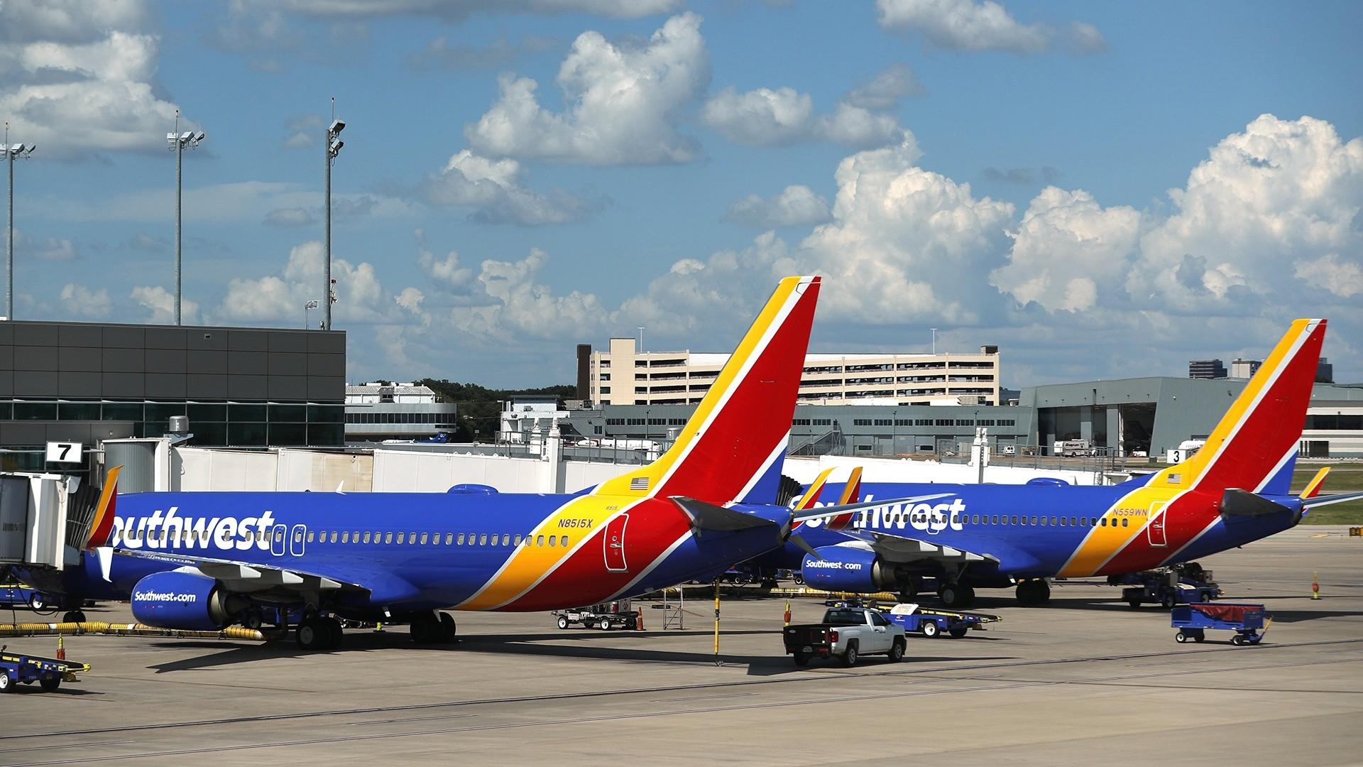 1920x1080 Southwest Airlines temporarily halts flights