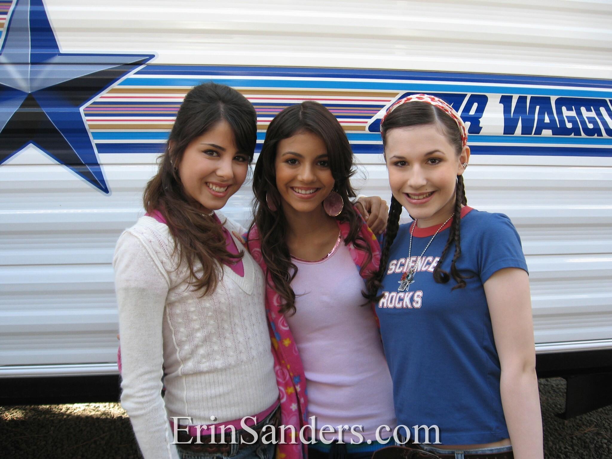 2048x1536 Zoey 101 Wallpaper