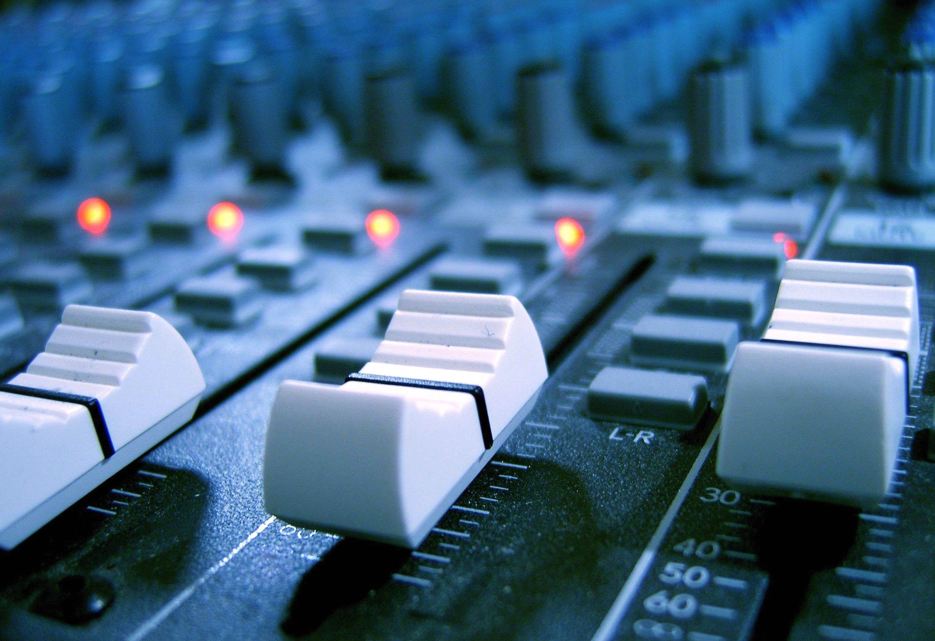 3072x2105 Audio Mixer Wallpaper