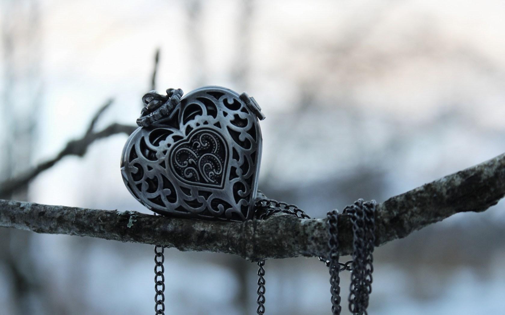 1680x1050 Wonderful HD Pendant Wallpaper