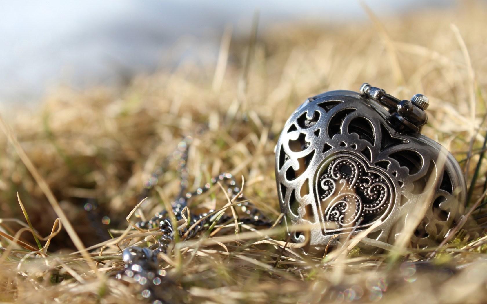 1680x1050 Wonderful HD Pendant Wallpaper