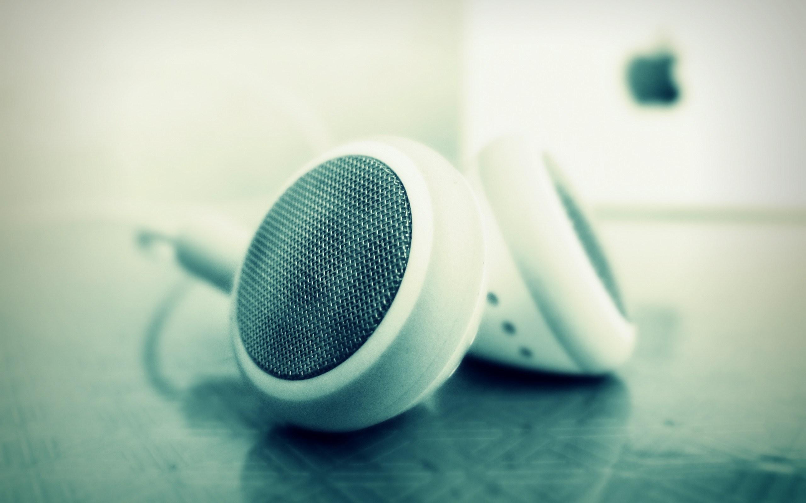 2560x1600 HD Headphone Wallpaper