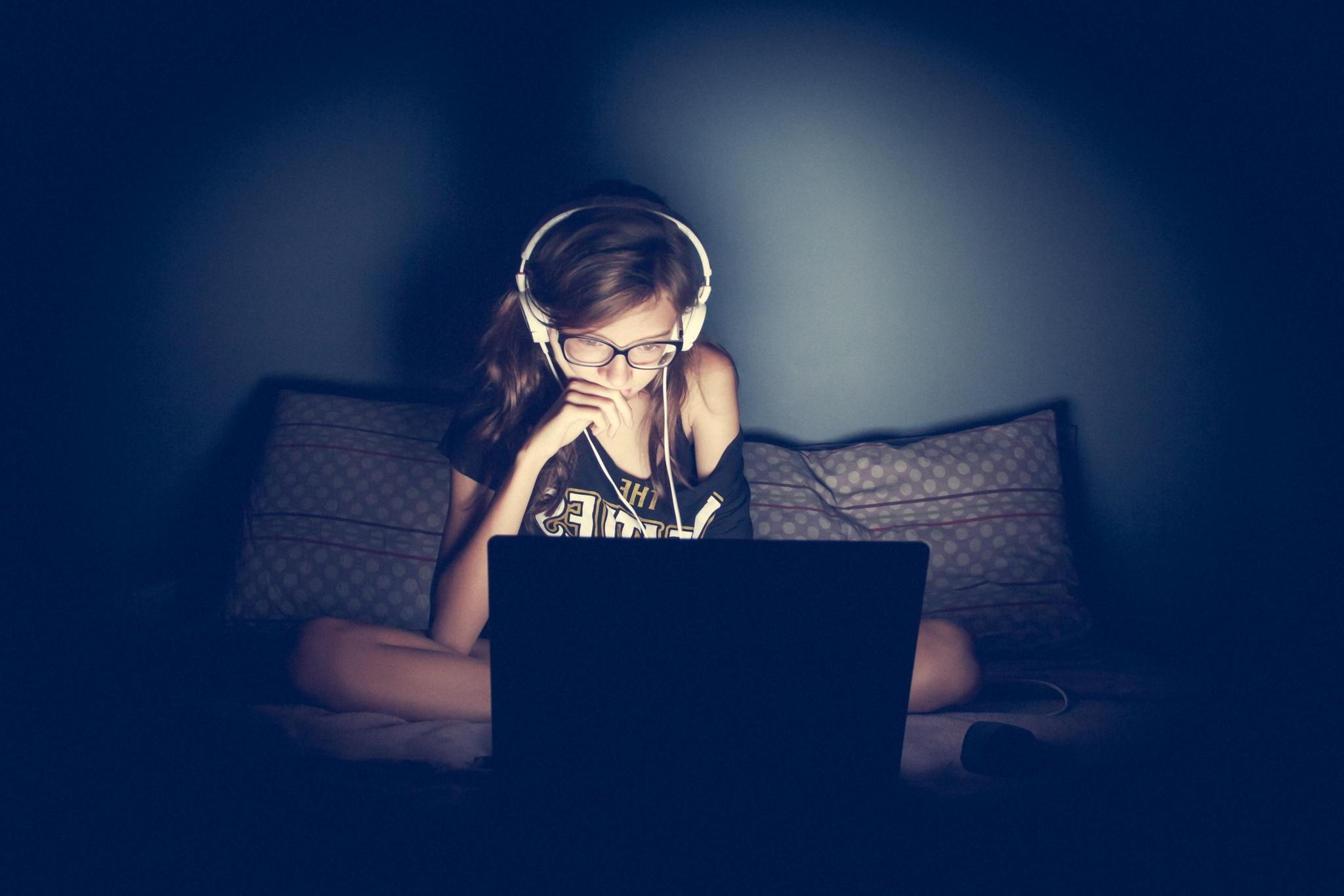 2048x1365 women, Glasses, Headphones, Laptop, Geek Wallpaper HD / Desktop and Mobile Background