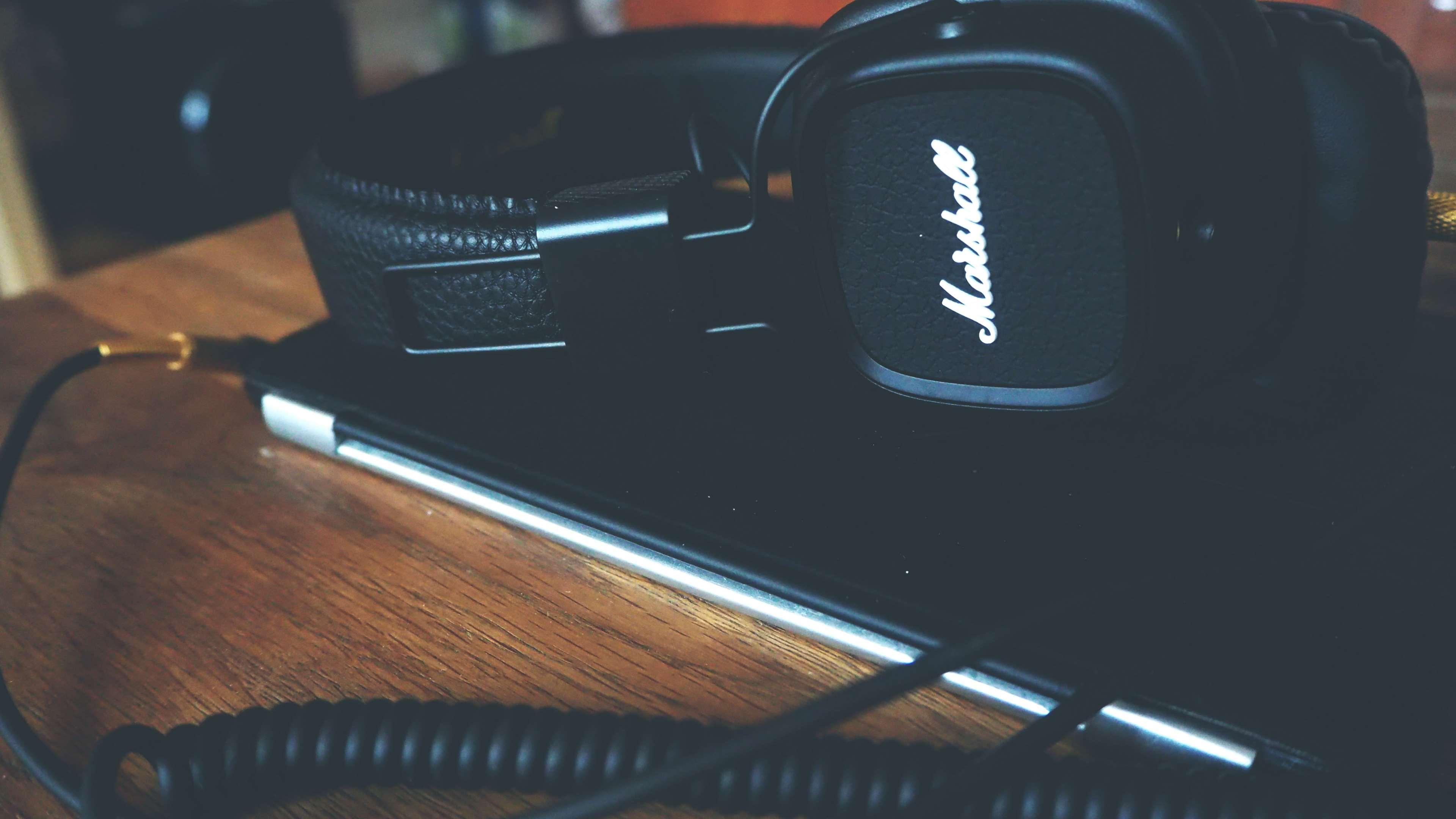 3840x2160 3840x2160 action, brand trademark, business, cable, computer, connection, electronics, headphone, headset, indoors, internet, laptop, listen, music, still life, technology, wireless, wooden table top, work 4k wallpaper JPG 282 kB