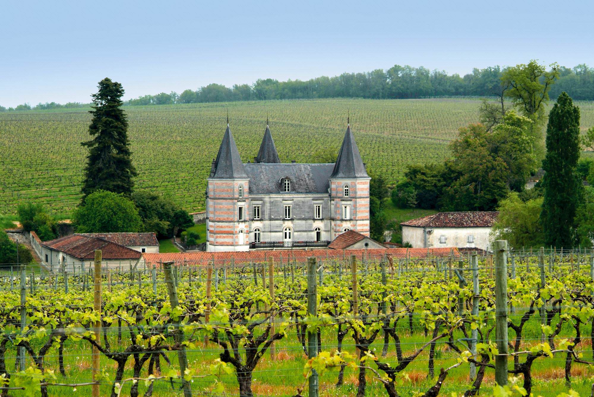 2000x1338 Castle in the province of Champagne, France wallpaper and image