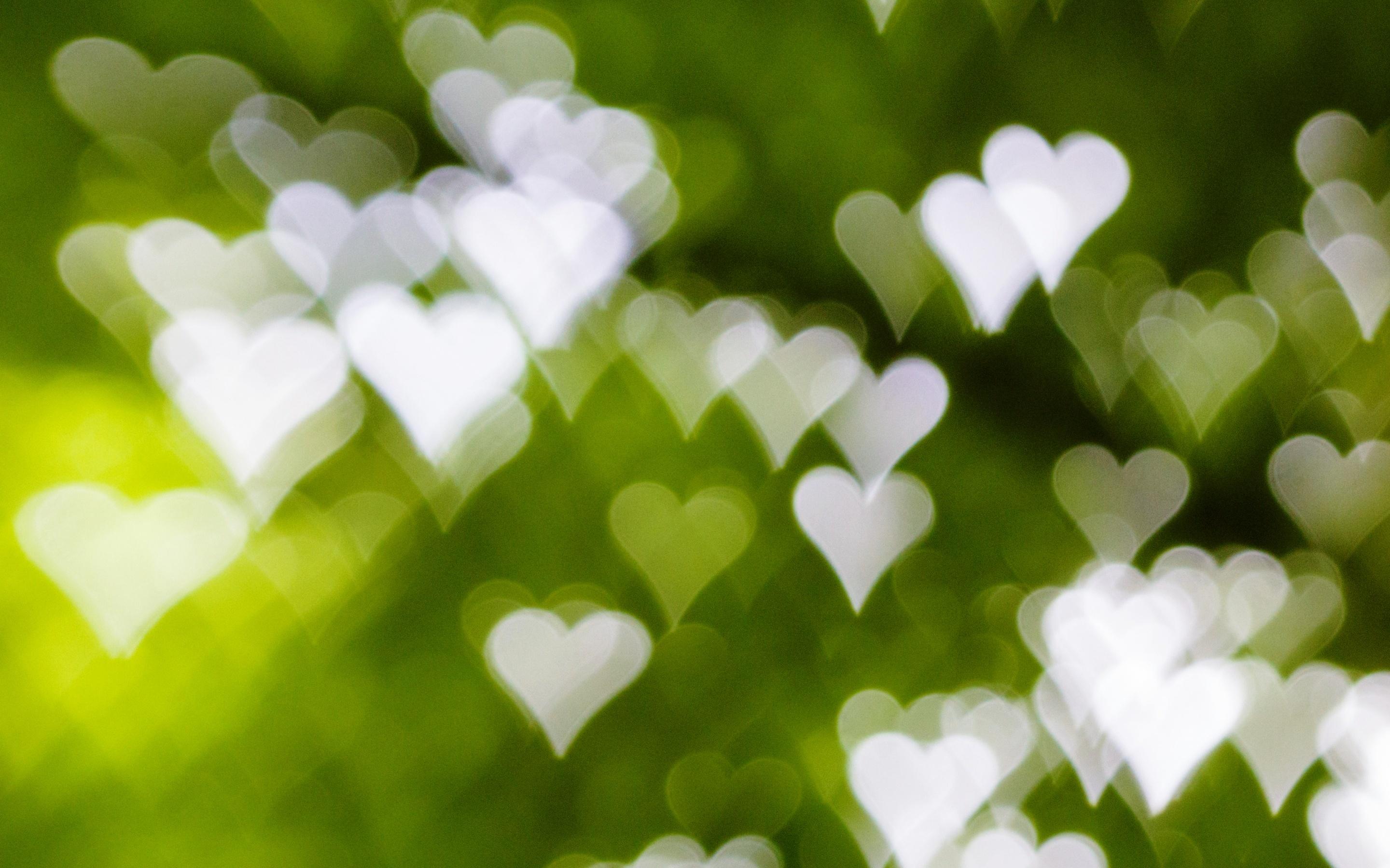 2880x1800 Light Heart Green Bokeh Wallpaper