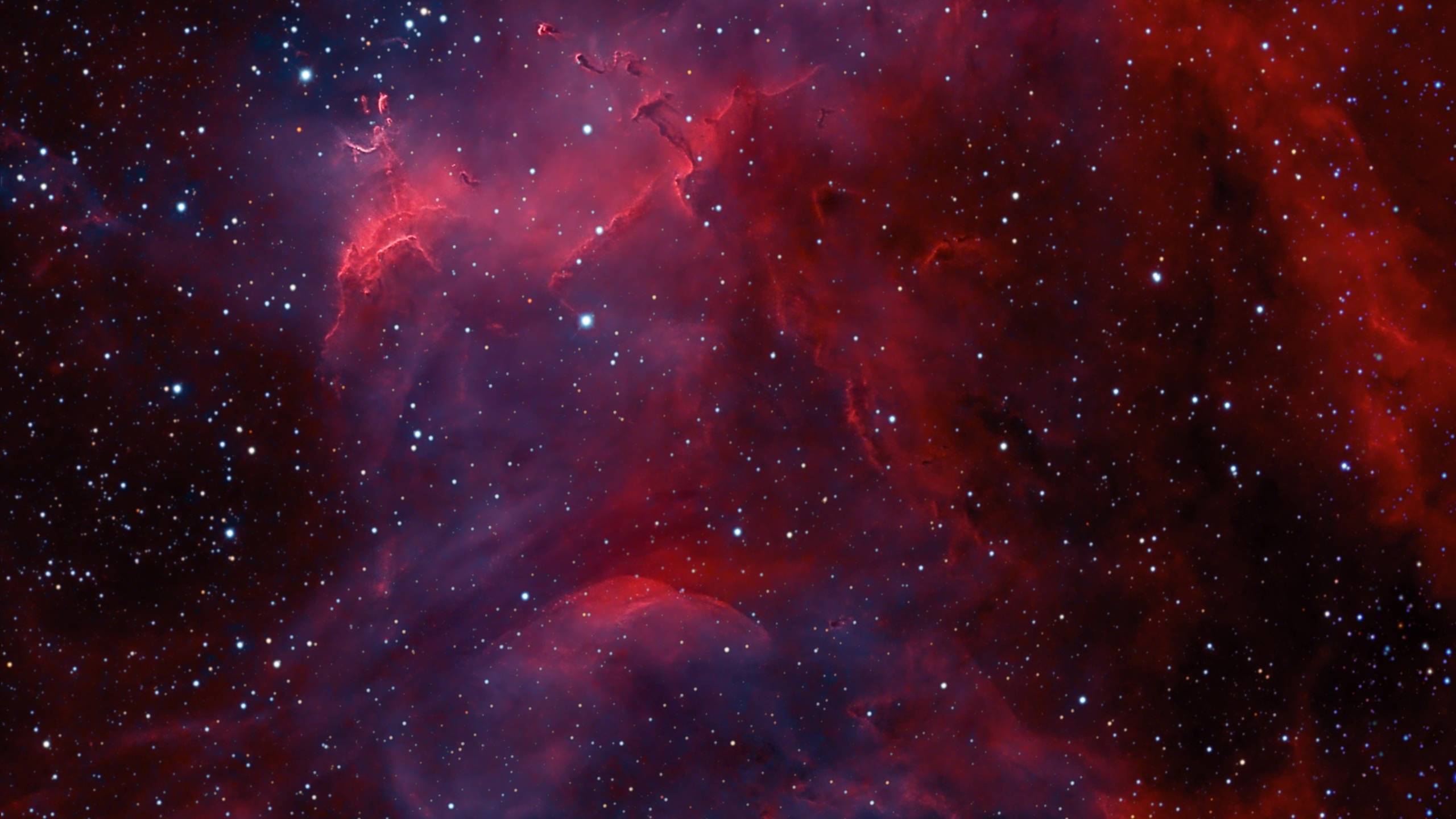 Độ phân giải 2560X1440 cùng với màu sắc đỏ đầy cuốn hút sẽ mang đến cho bạn một chiếc hình nền vũ trụ đến từ những tinh tú trong vô vàn vũ trụ. Hãy cùng chiêm ngưỡng những ngôi sao cuốn hút bên nền đen tối và cảm nhận vẻ đẹp say mê của vũ trụ.