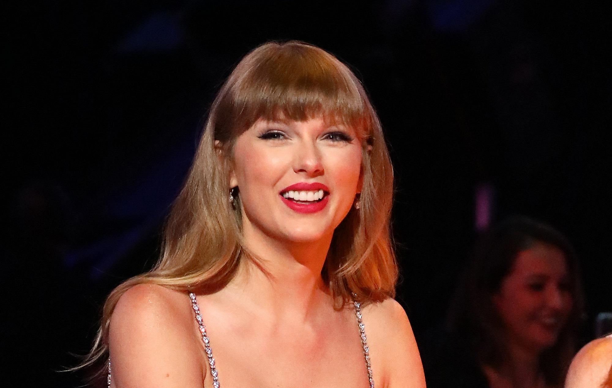 2000x1270 Taylor Swift teases Phoebe Bridgers collaboration in for 'Red (Taylor's Version)'