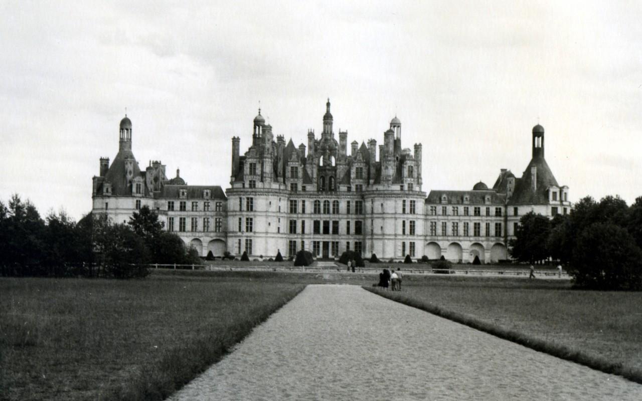 1280x800 Chambord Castle. A Pondering Mind