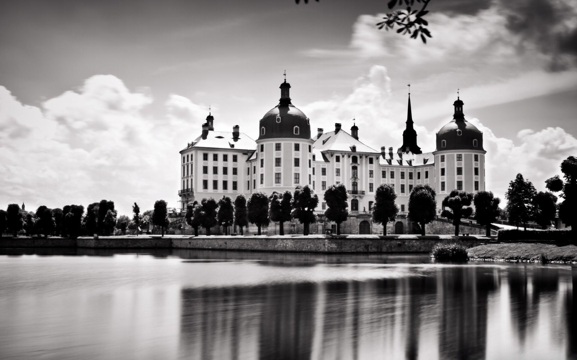 1920x1200 Castle In Black And White wallpaper (phone background)