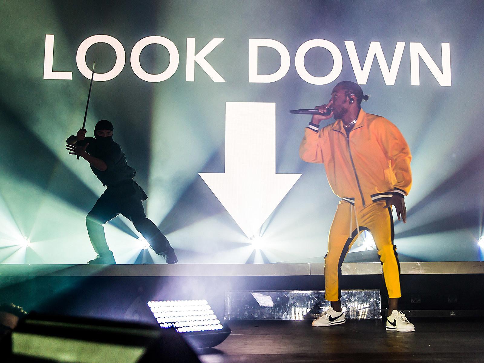 Kendrick lamar dna. Damn. Кендрик Ламар. Kendrick Lamar - damn. Kendrick Lamar концерт.
