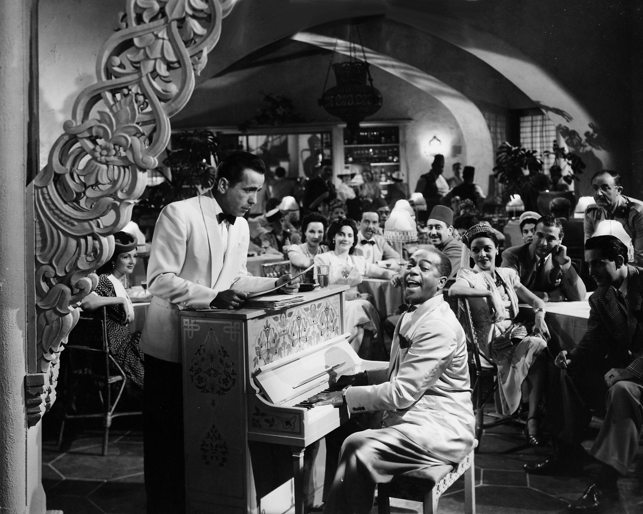 2048x1638 Casablanca (1942)